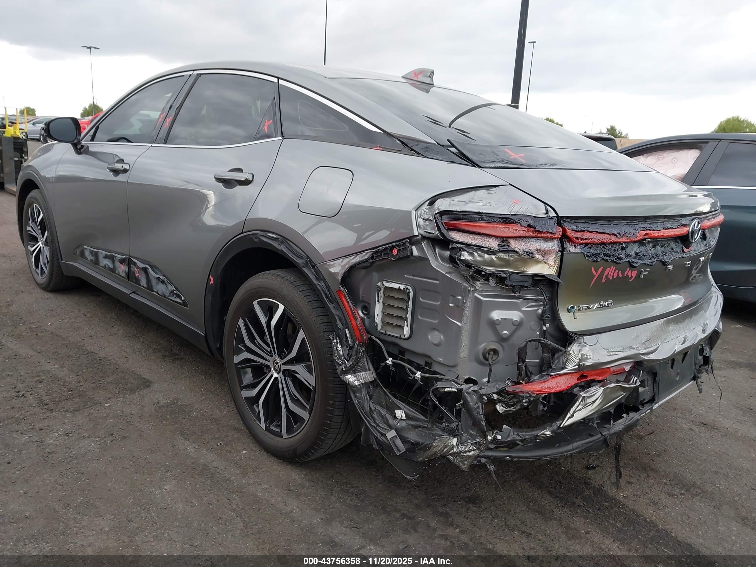 TOYOTA CROWN image 3