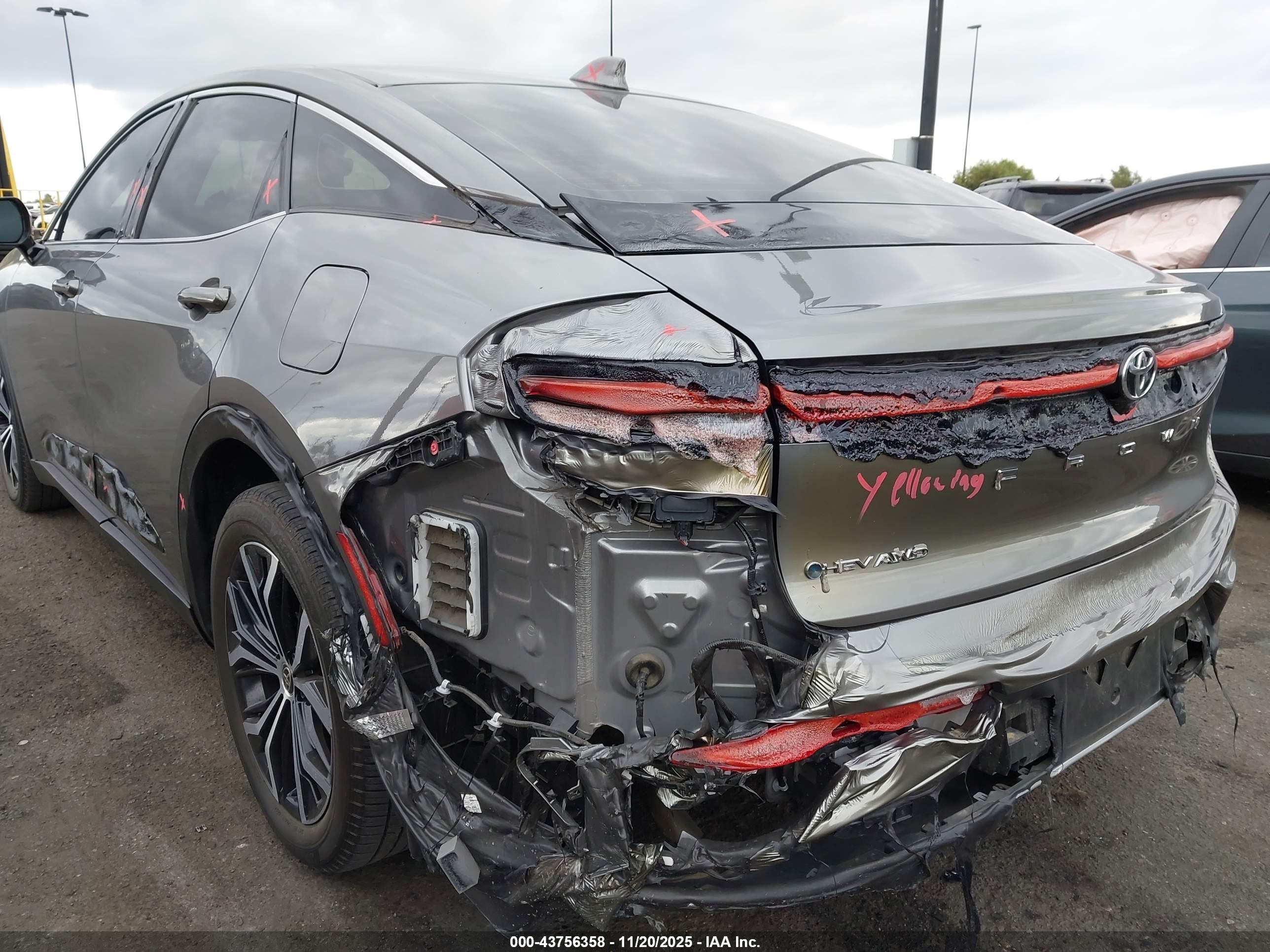 TOYOTA CROWN image 6