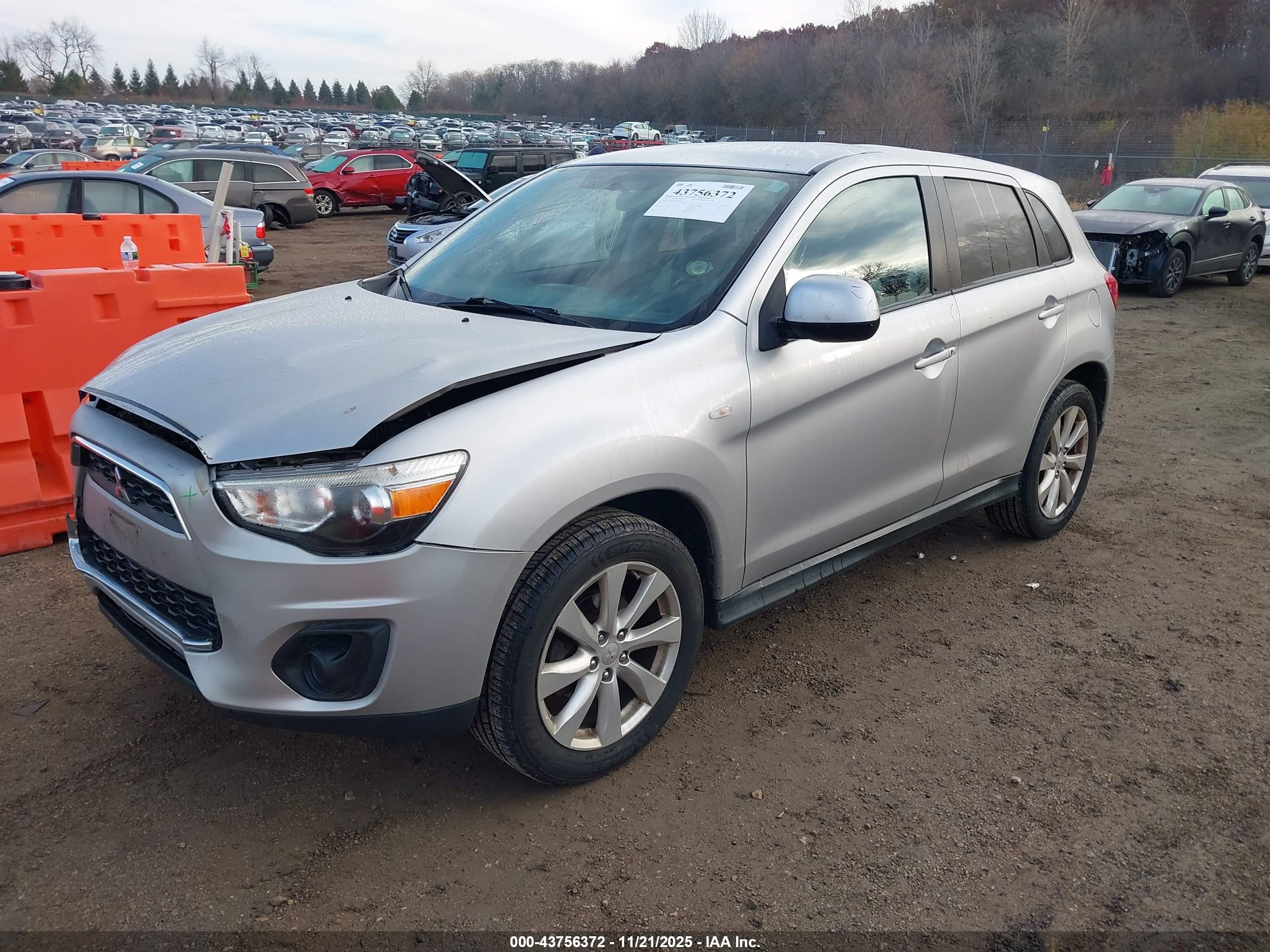 MITSUBISHI OUTLANDER image 2