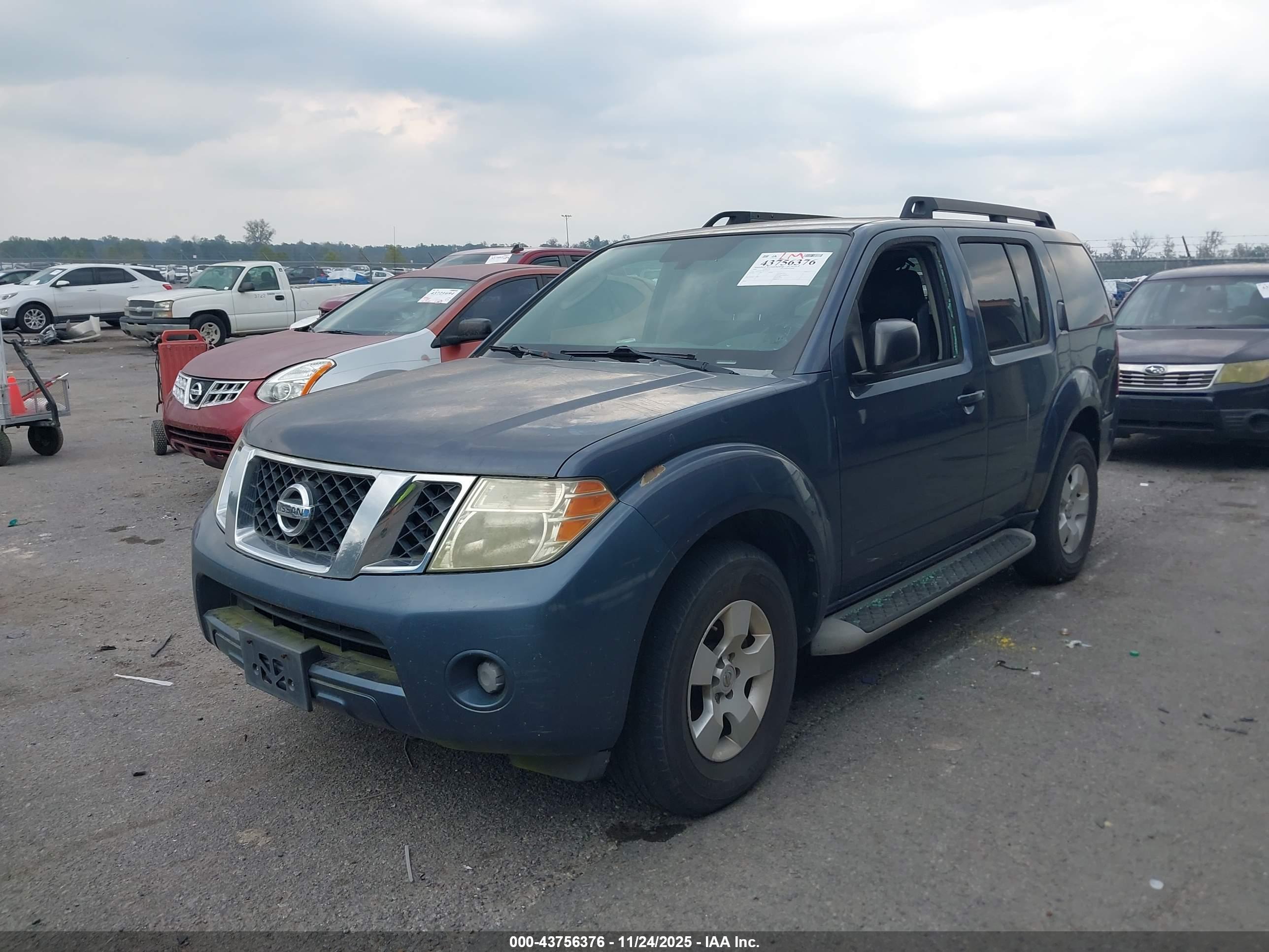 NISSAN PATHFINDER image 2