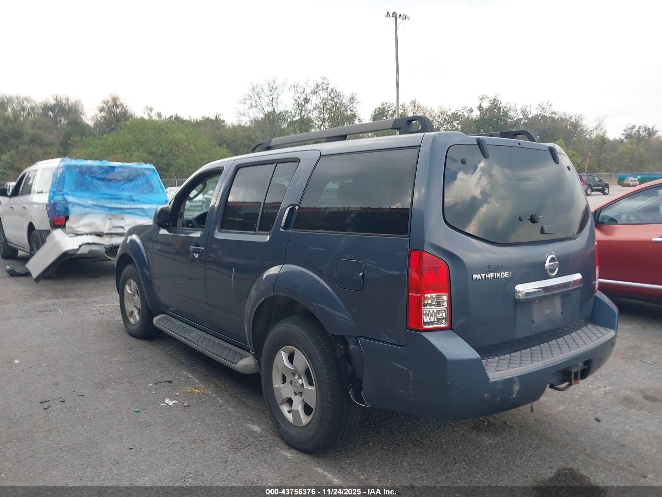 NISSAN PATHFINDER image 3