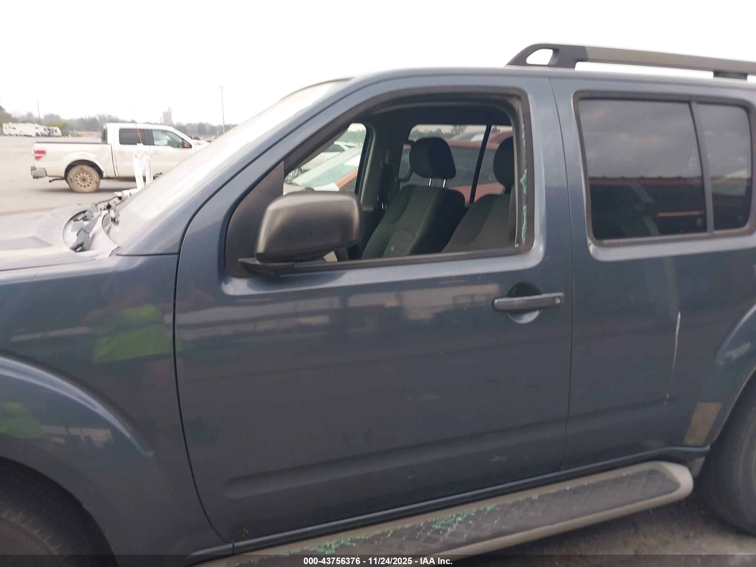 NISSAN PATHFINDER image 6
