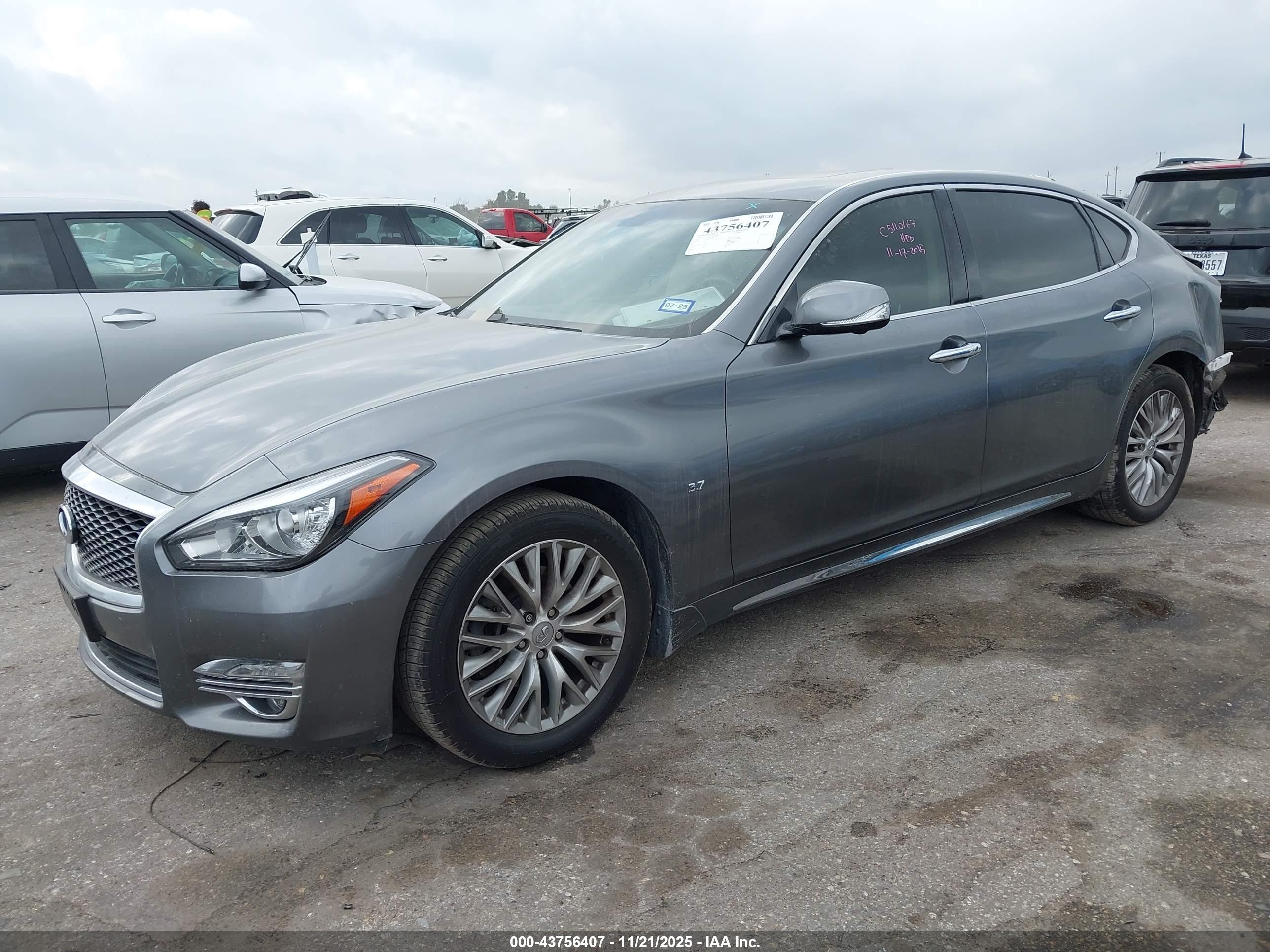 INFINITI Q70L image 2