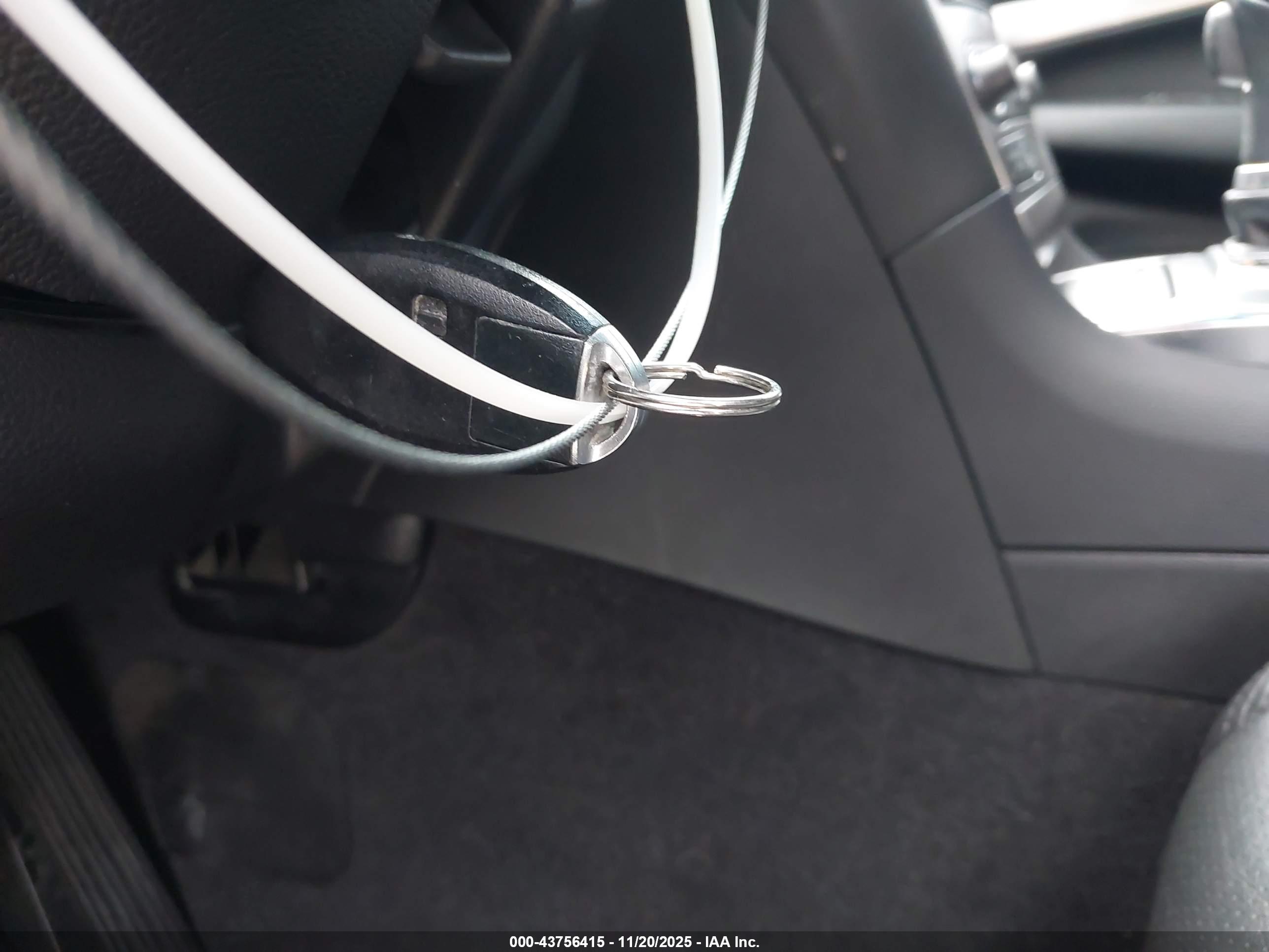 INFINITI Q40 image 11