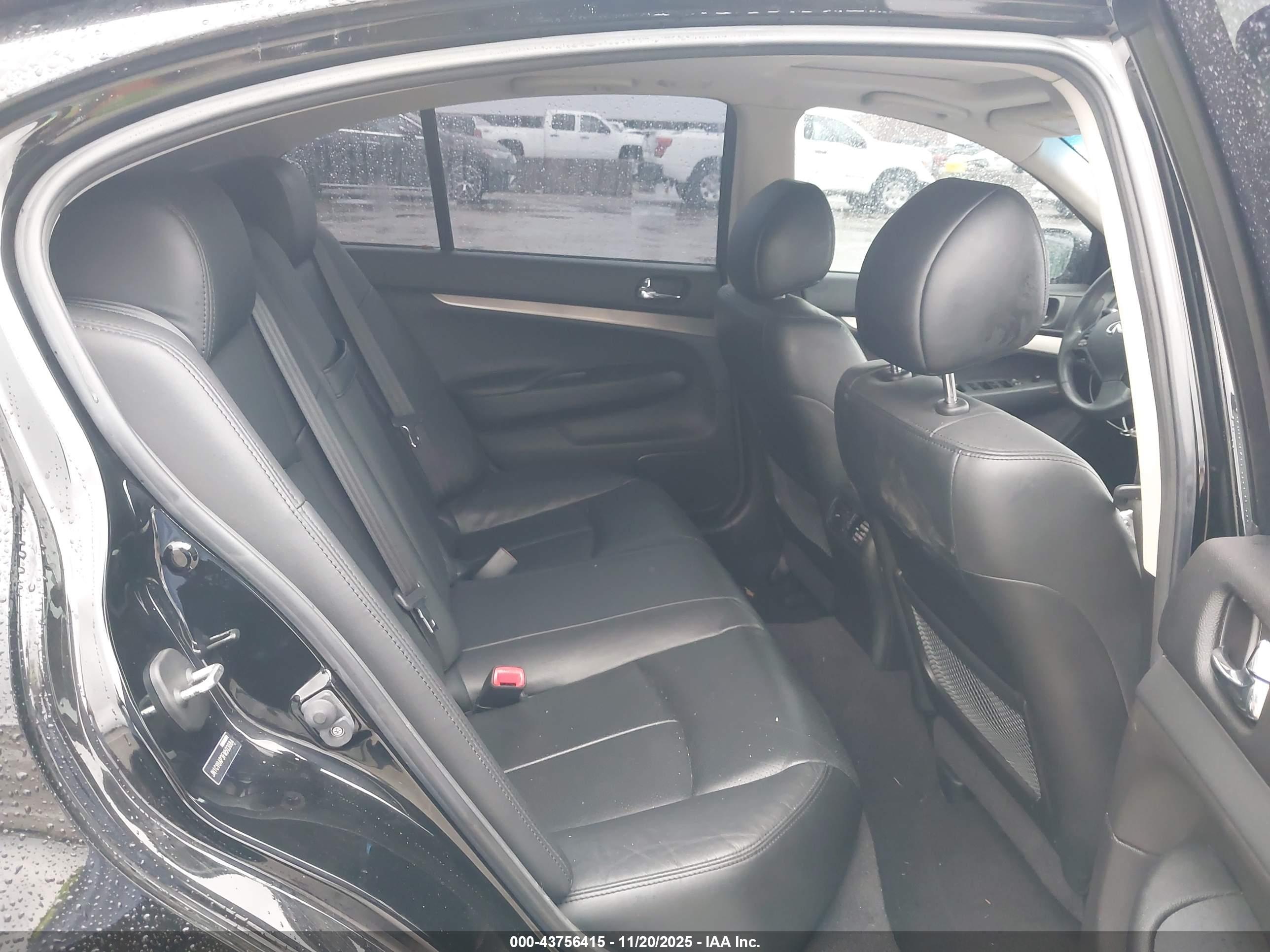 INFINITI Q40 image 8