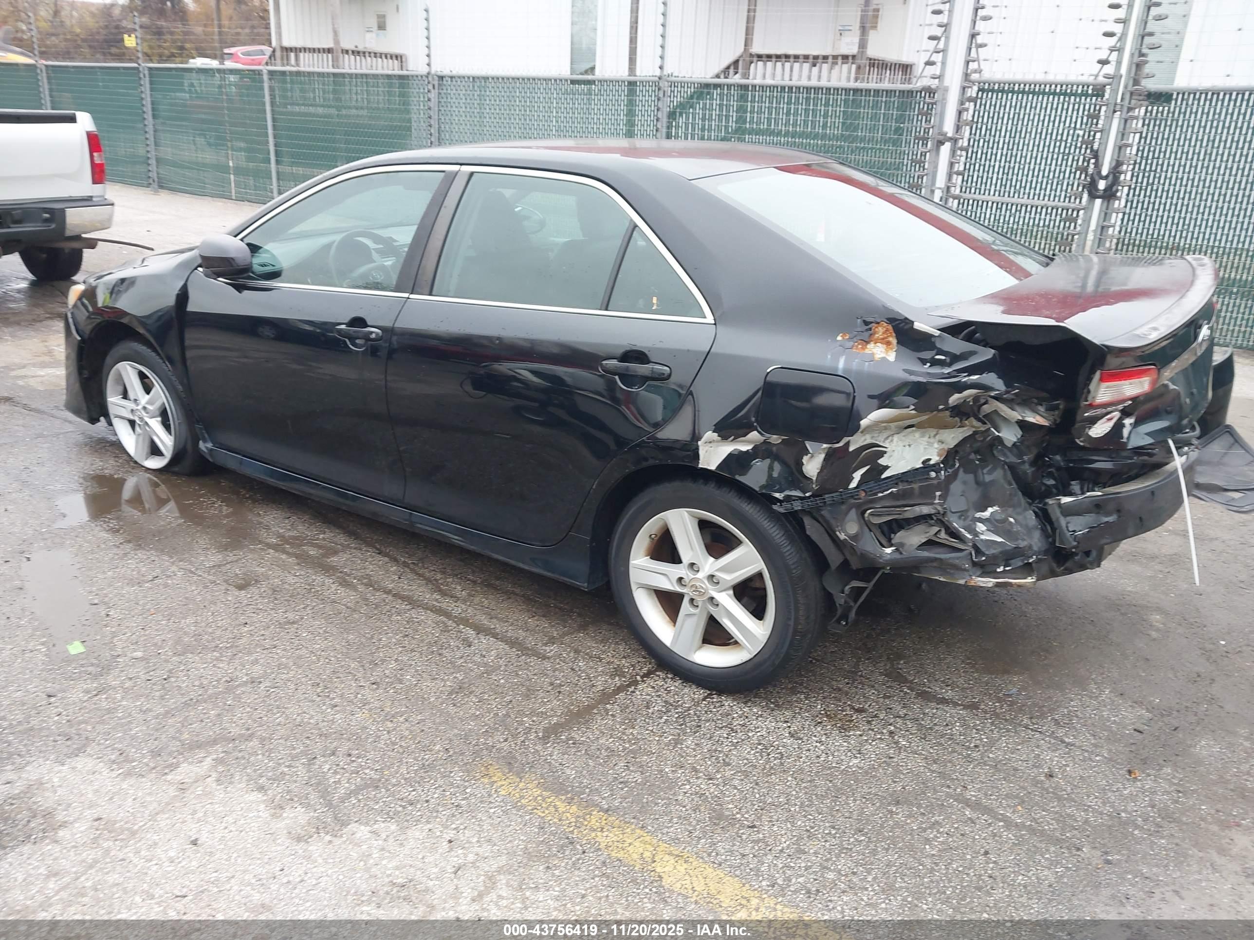 TOYOTA CAMRY image 3