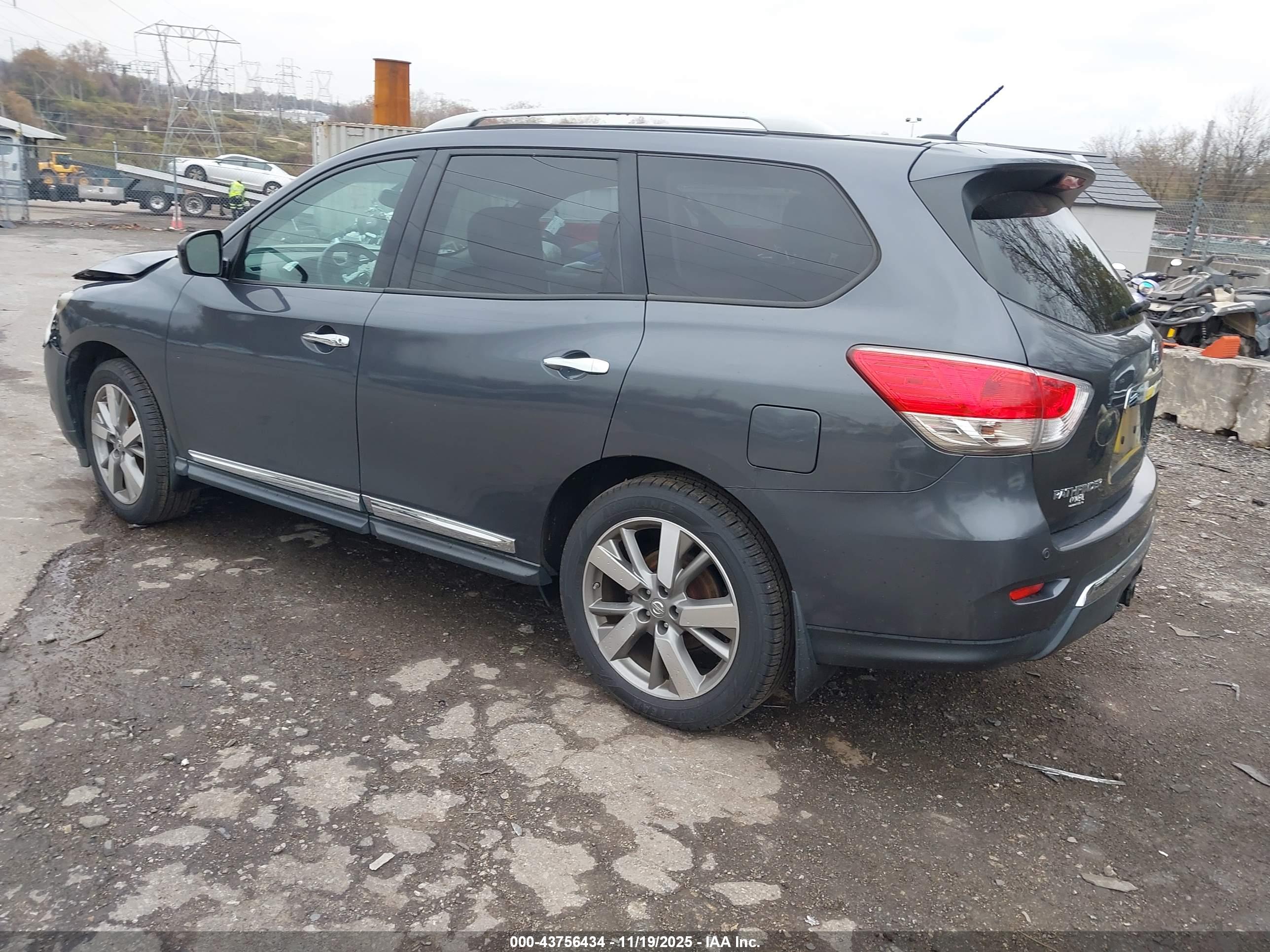 NISSAN PATHFINDER image 3