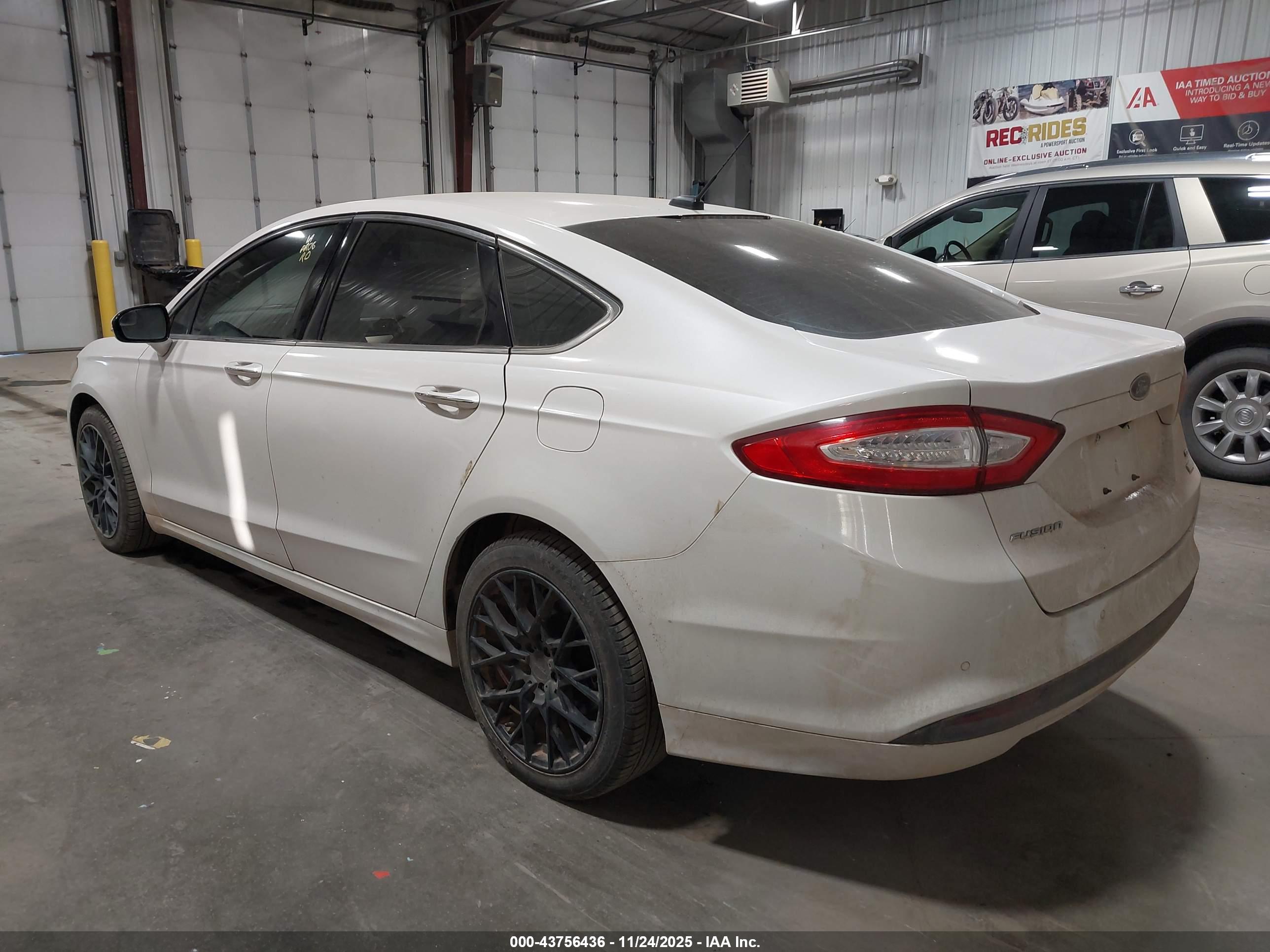 FORD FUSION image 3