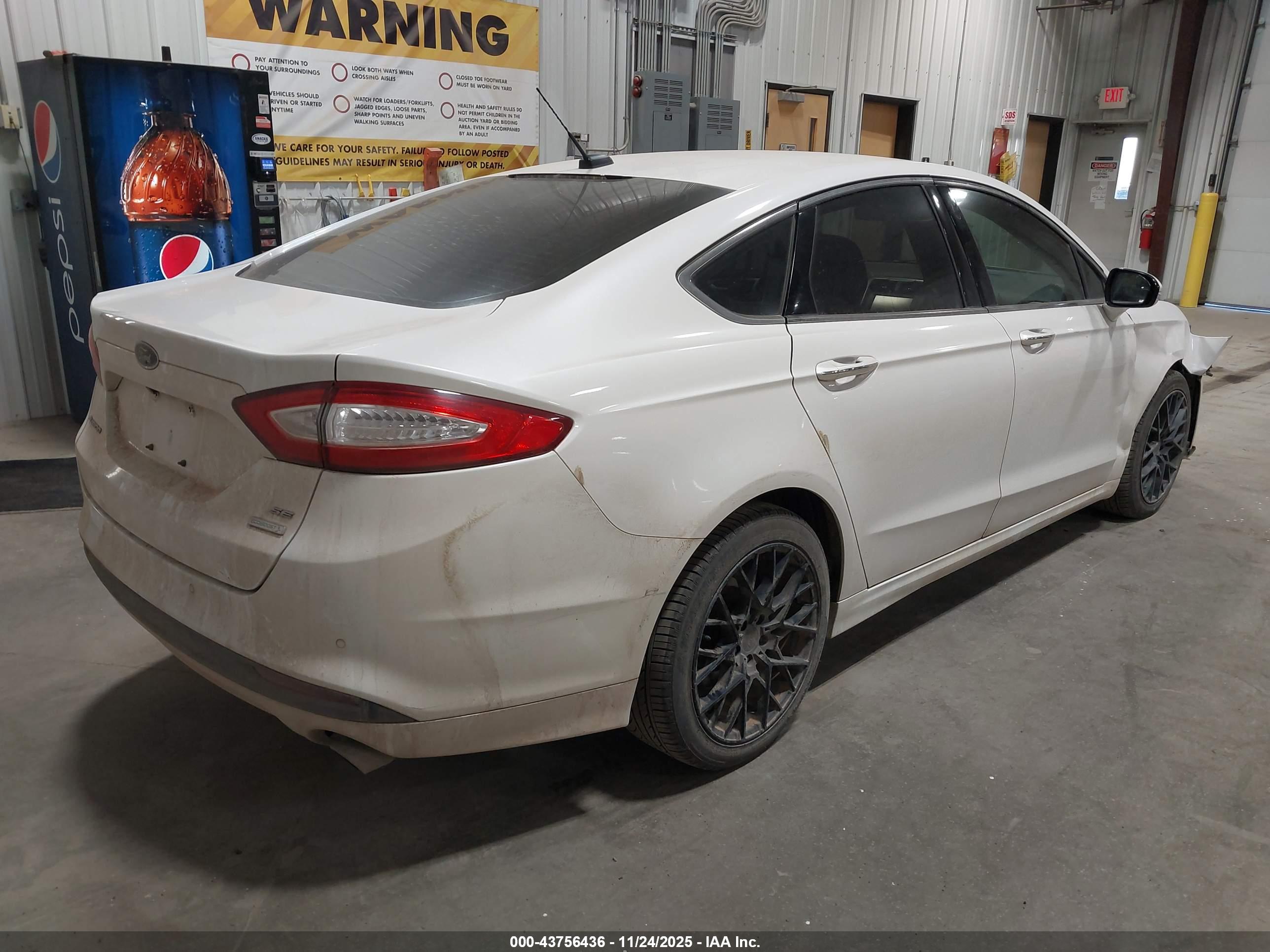 FORD FUSION image 4
