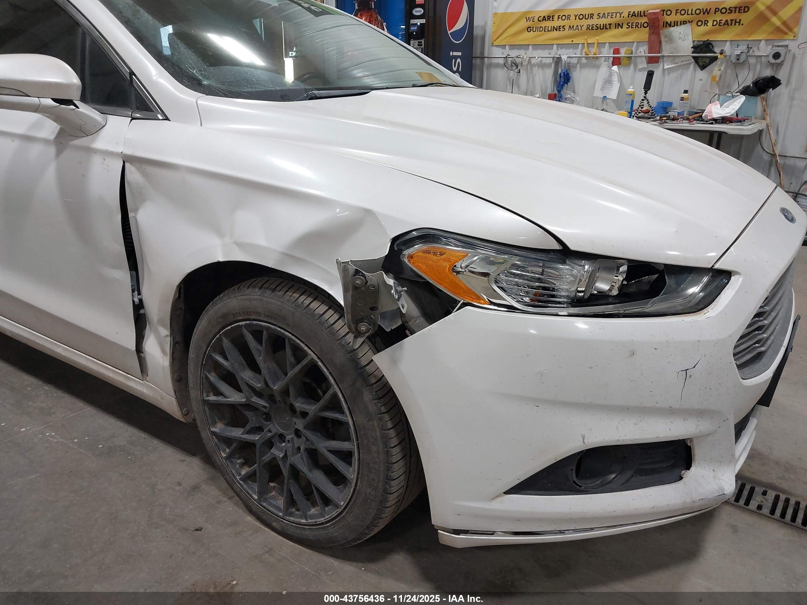 FORD FUSION image 6