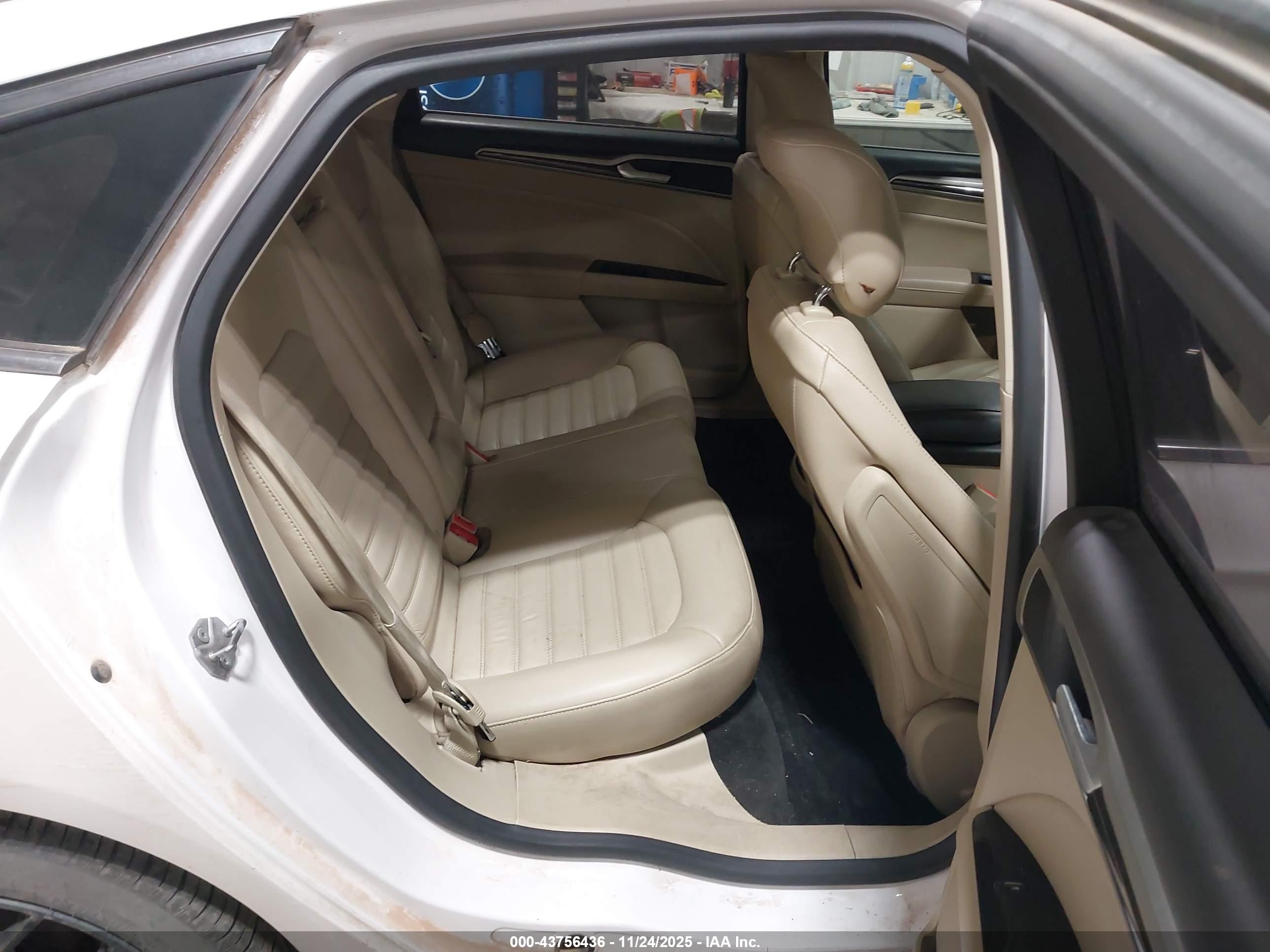 FORD FUSION image 8