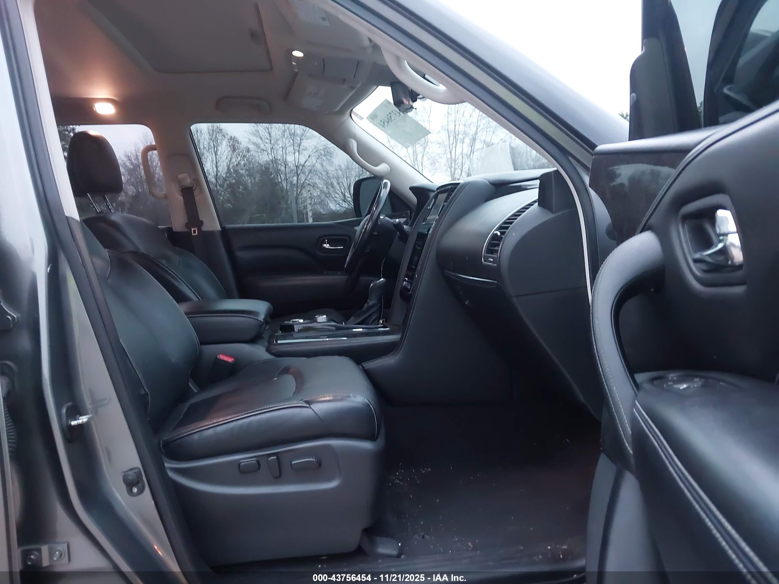INFINITI QX80 image 5
