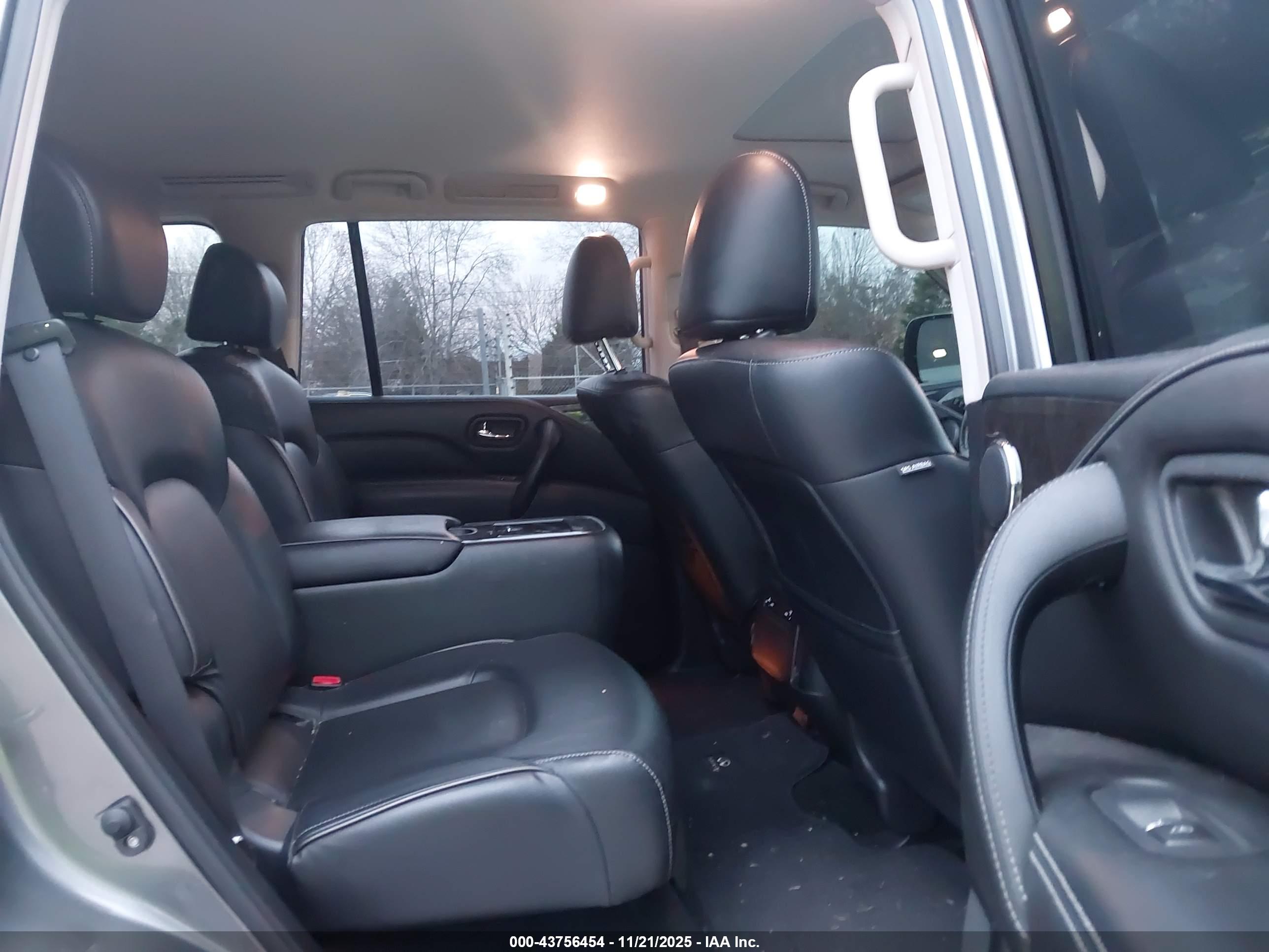 INFINITI QX80 image 8