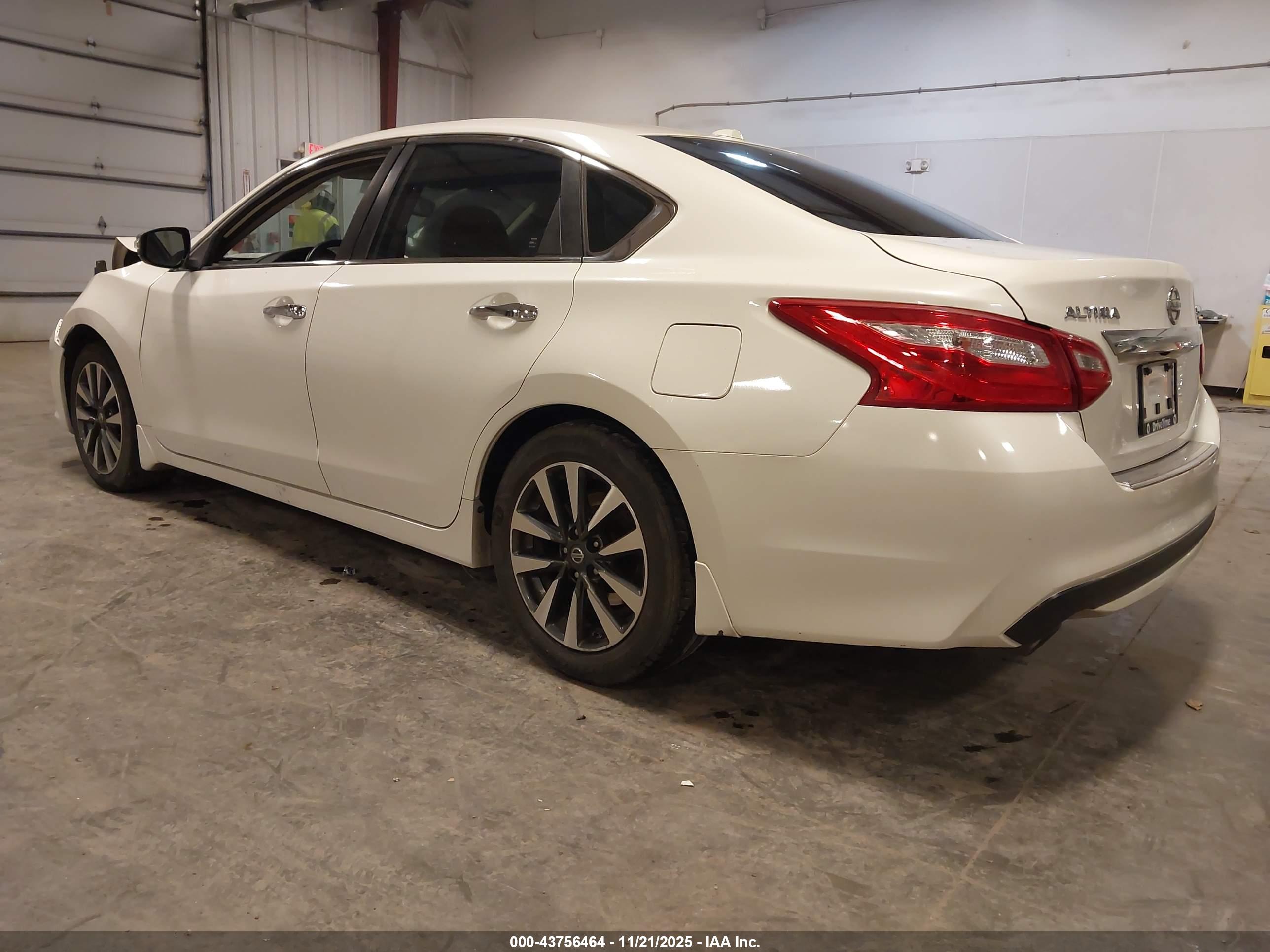 NISSAN ALTIMA image 3