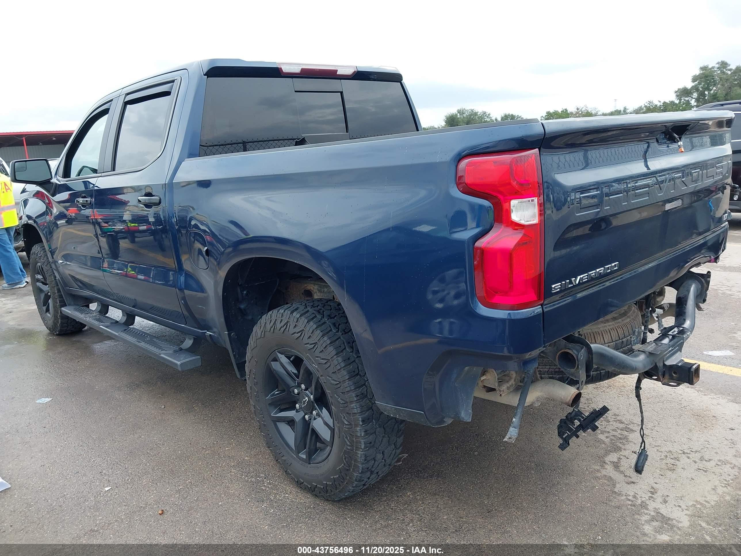 CHEVROLET SILVERADO image 3