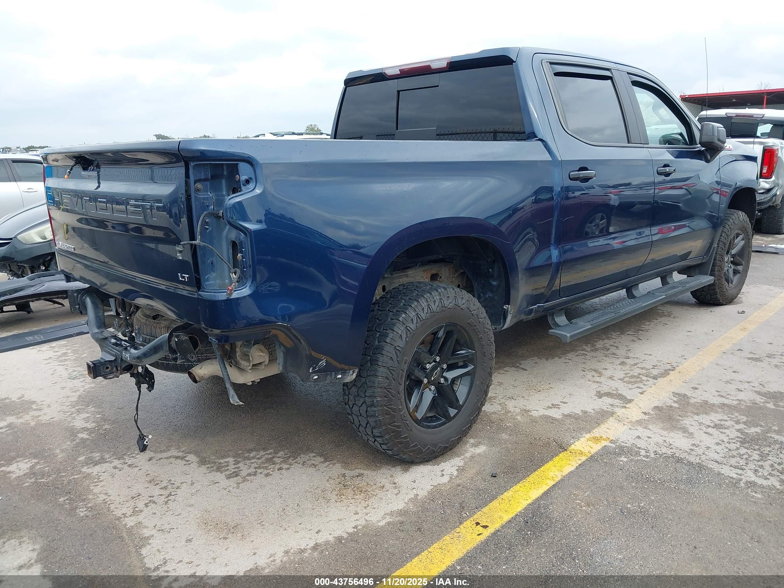 CHEVROLET SILVERADO image 4