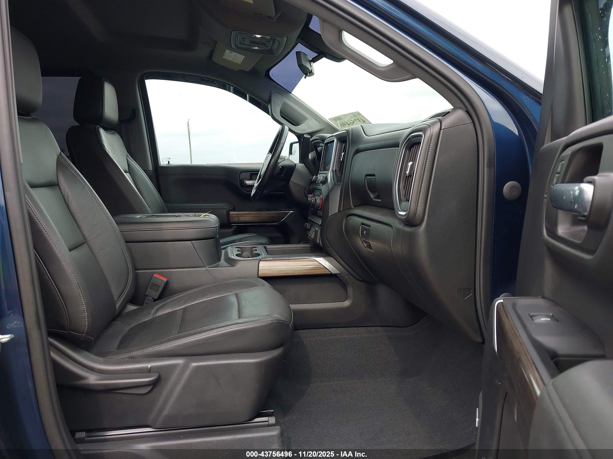 CHEVROLET SILVERADO image 5