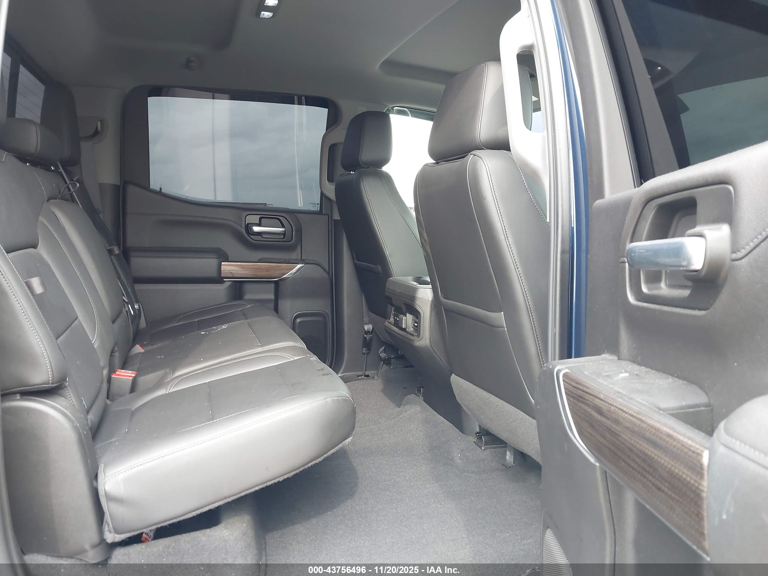 CHEVROLET SILVERADO image 8