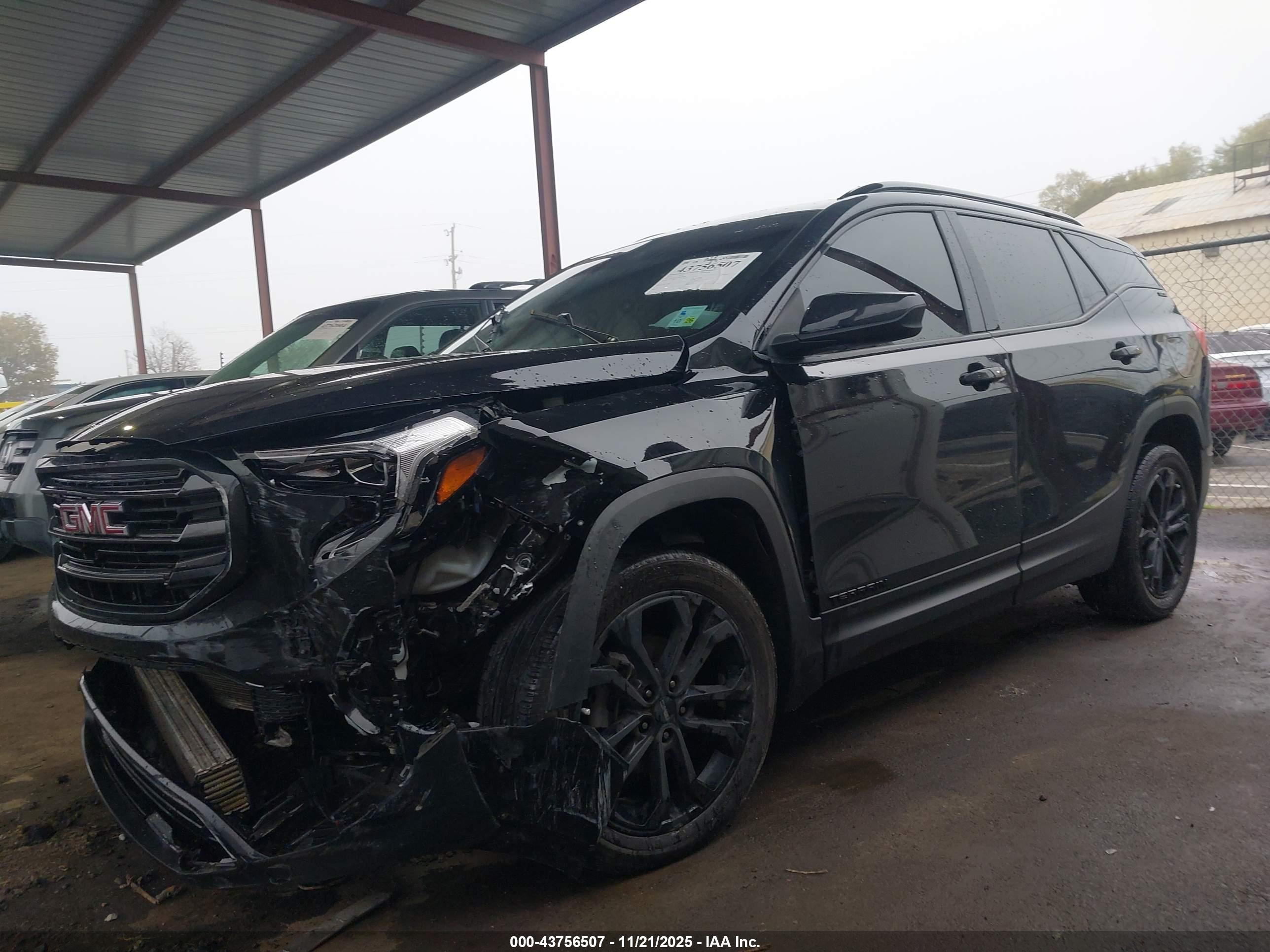GMC TERRAIN image 2