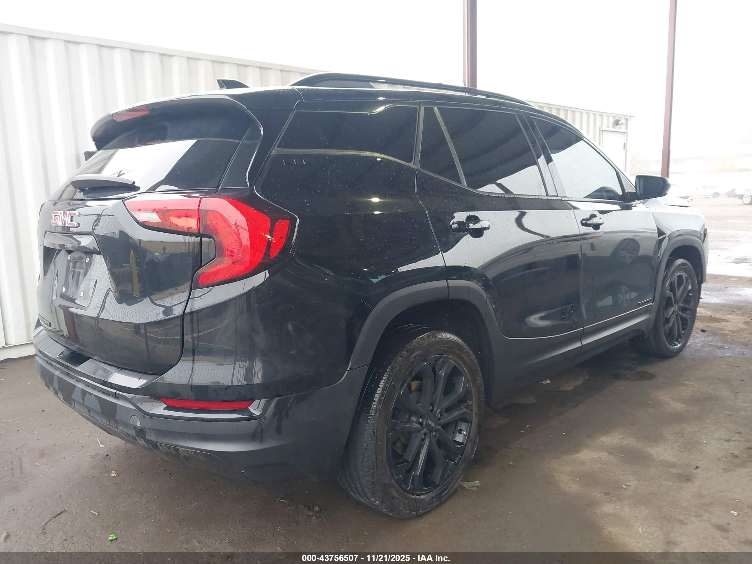 GMC TERRAIN image 4