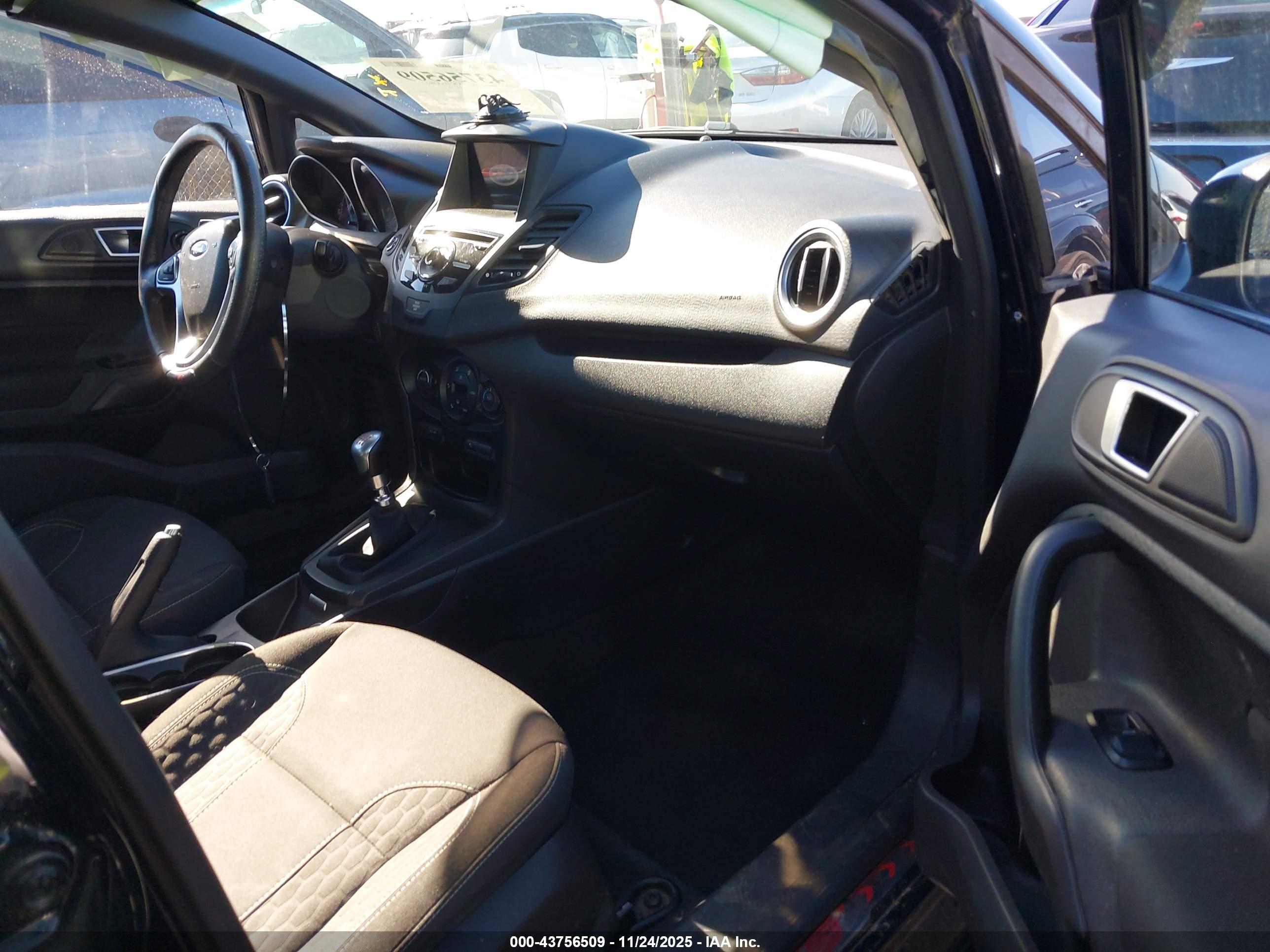 FORD FIESTA image 5