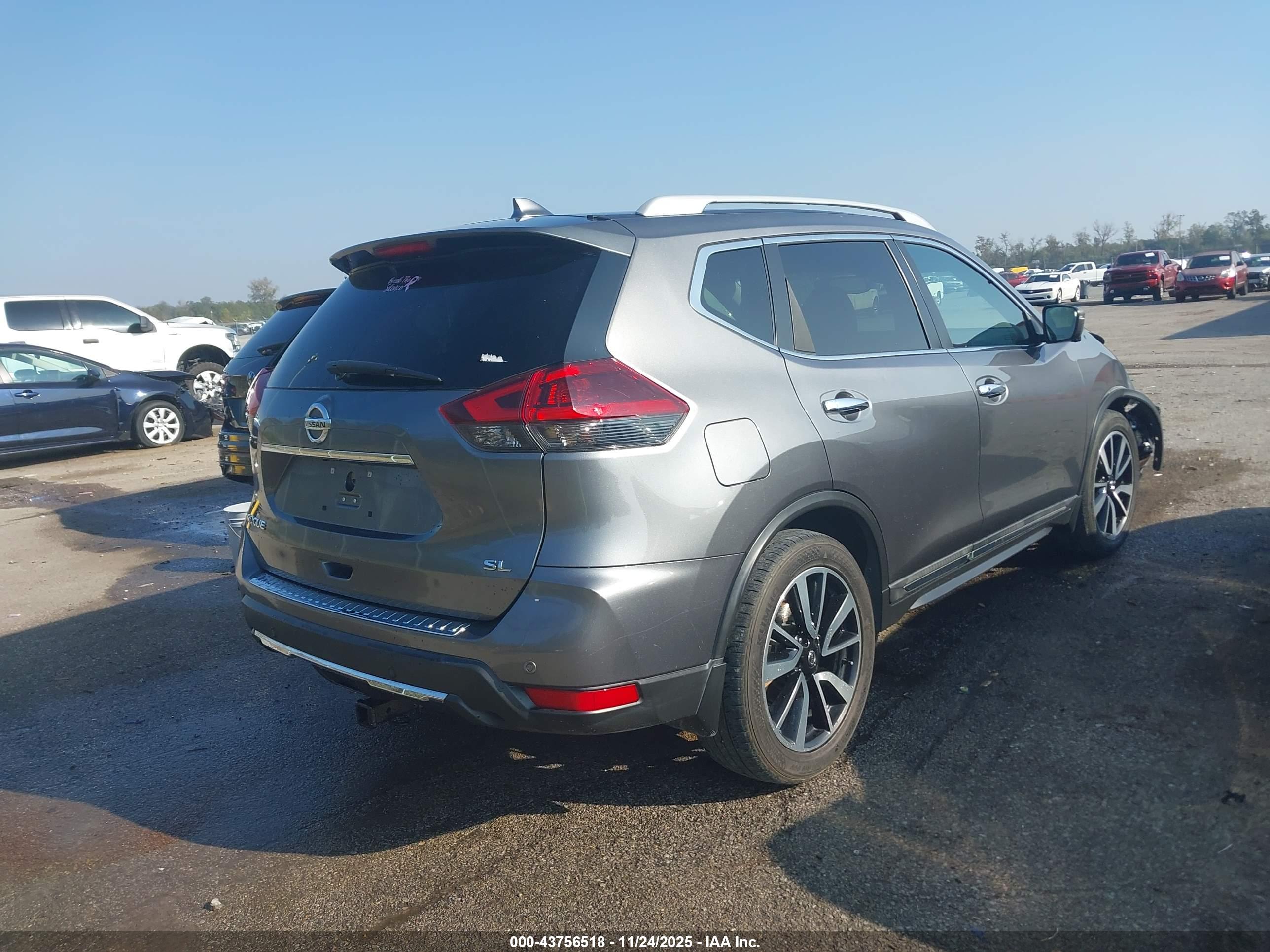 NISSAN ROGUE image 4
