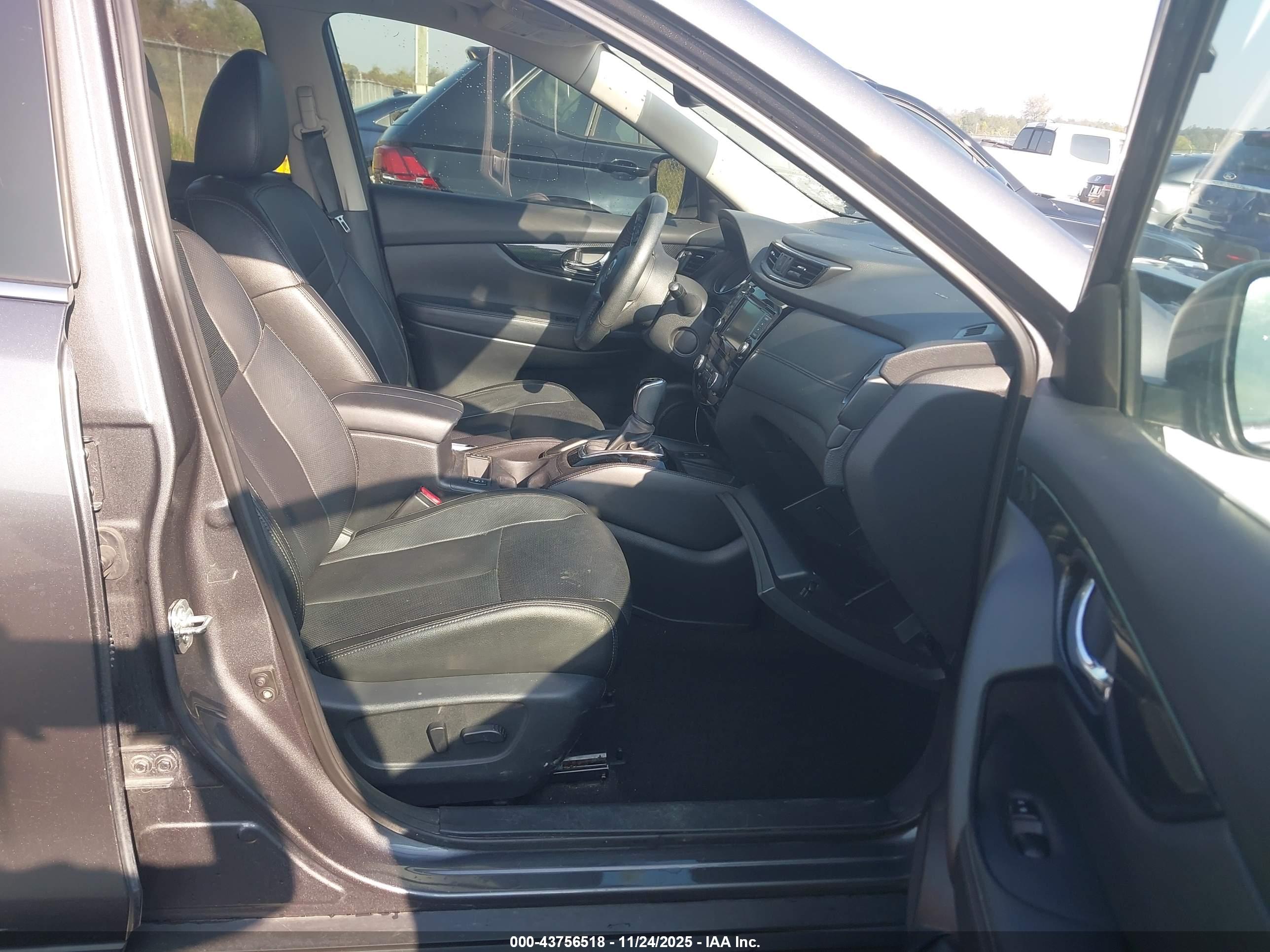 NISSAN ROGUE image 5