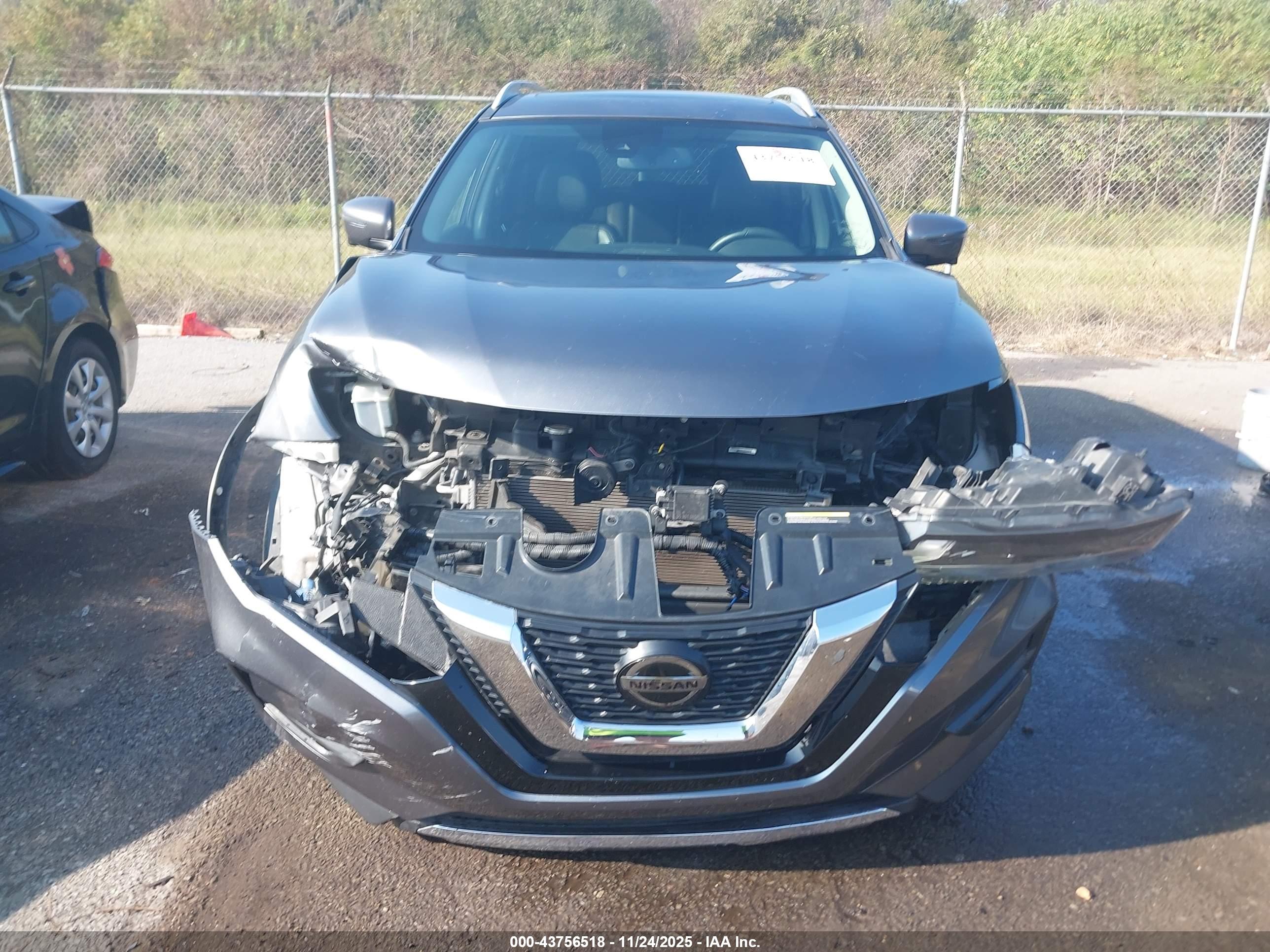 NISSAN ROGUE image 6