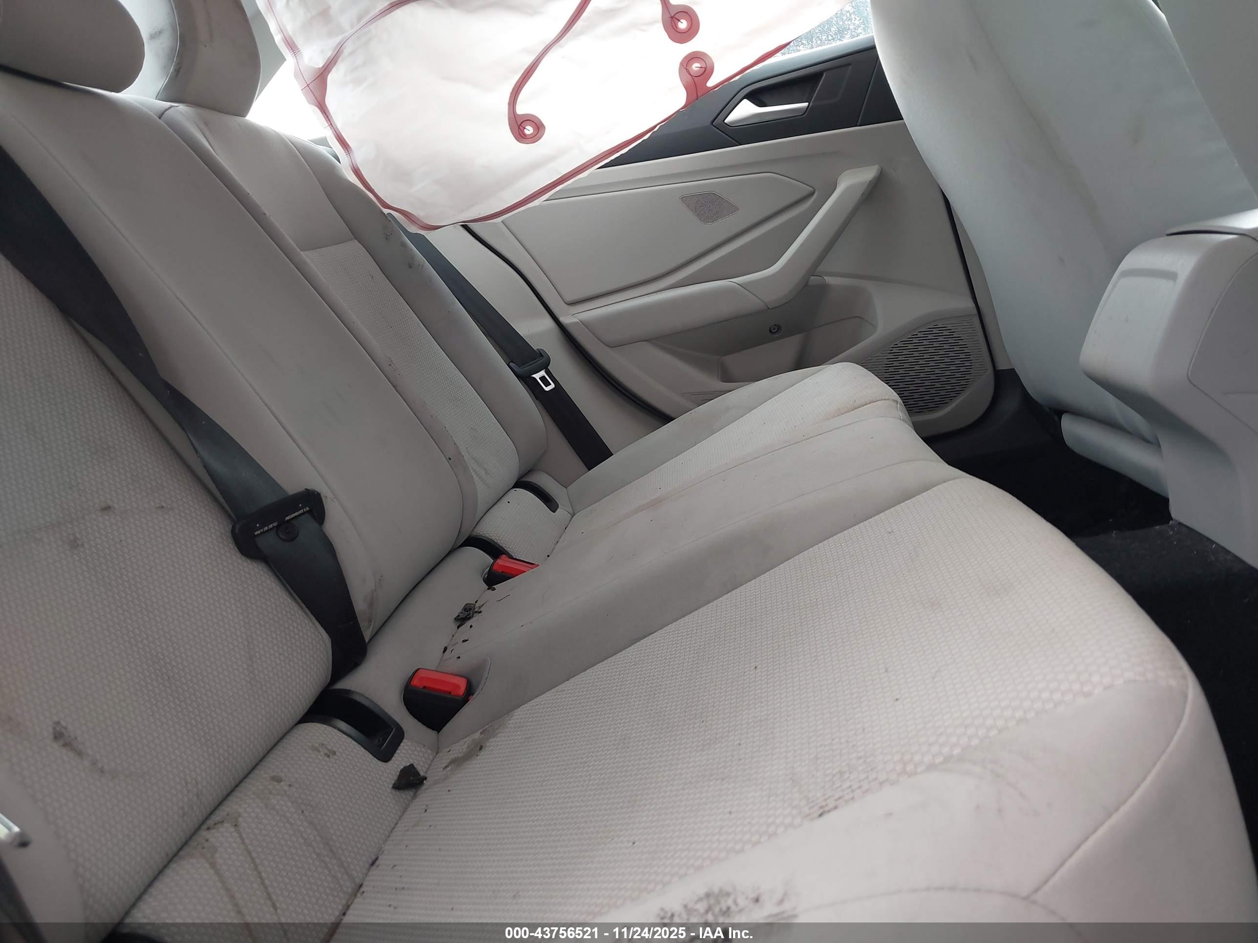 VOLKSWAGEN JETTA image 8
