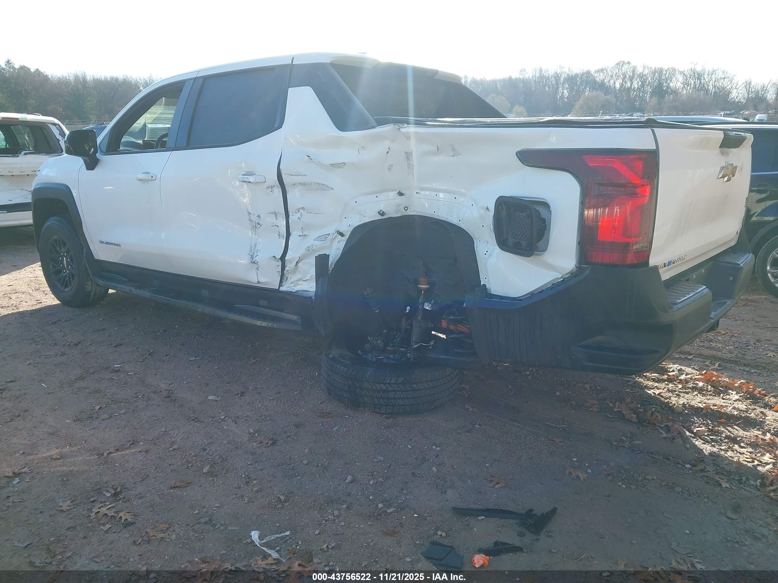 CHEVROLET SILVERADO image 3