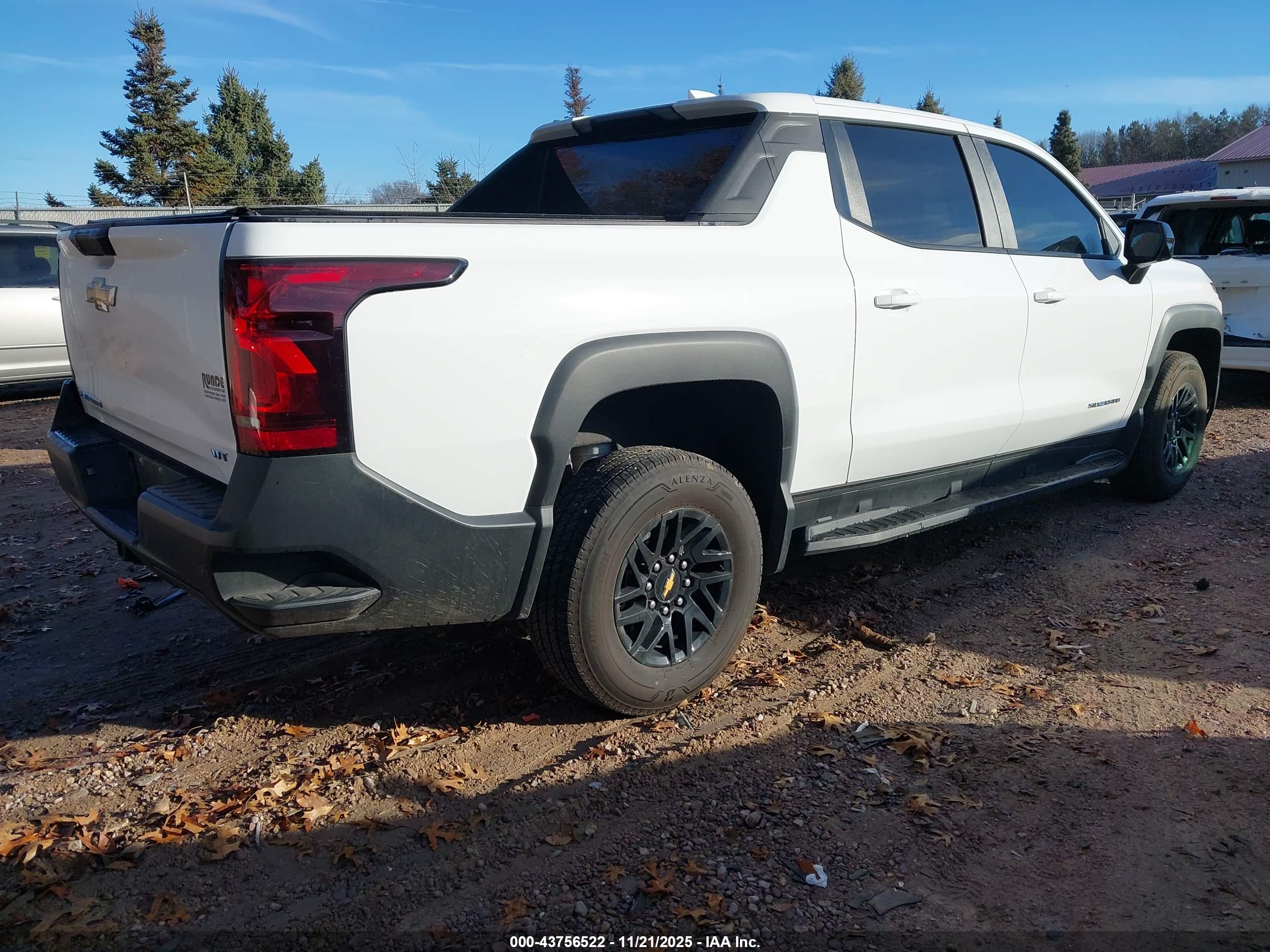 CHEVROLET SILVERADO image 4