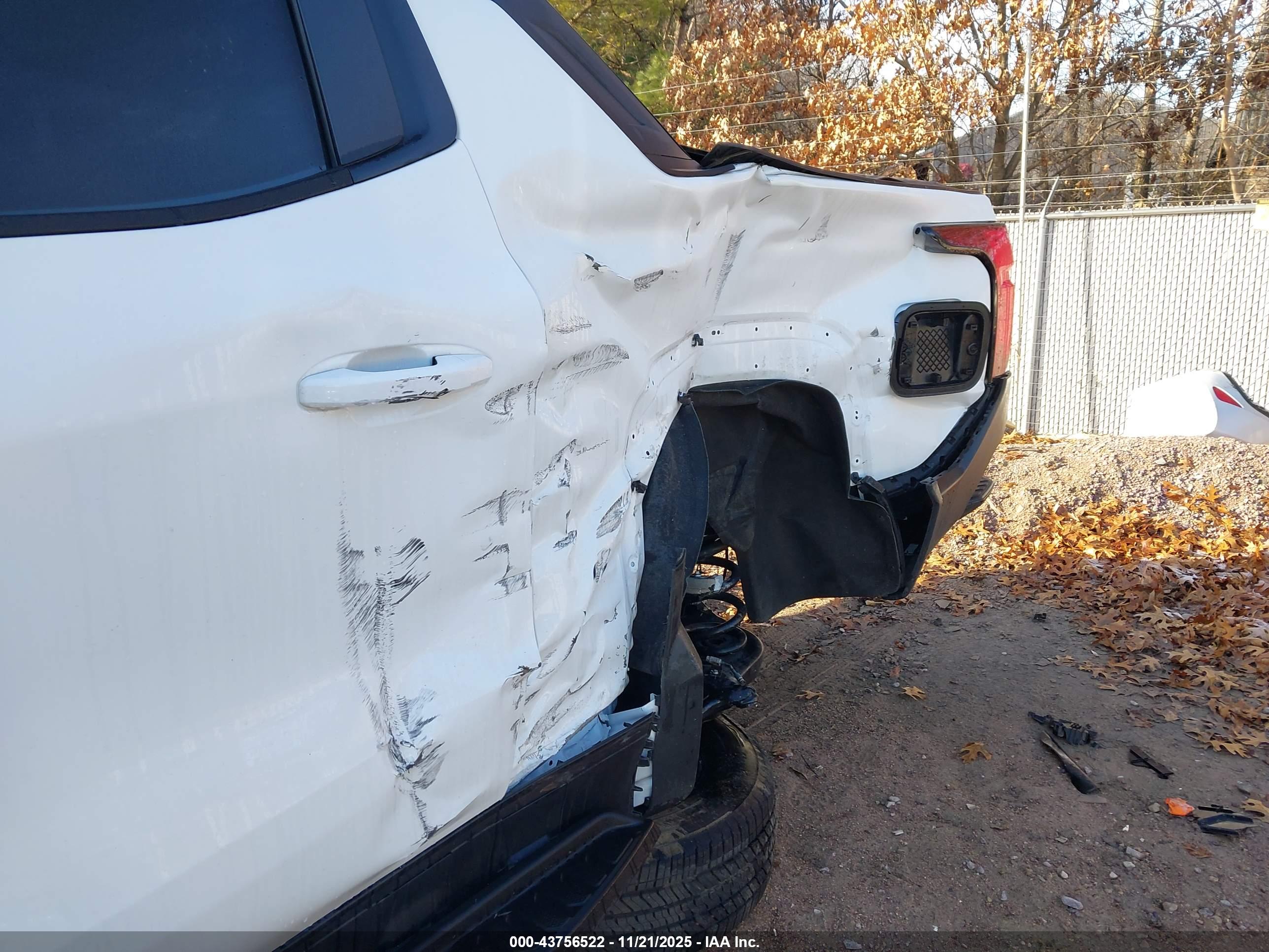 CHEVROLET SILVERADO image 6