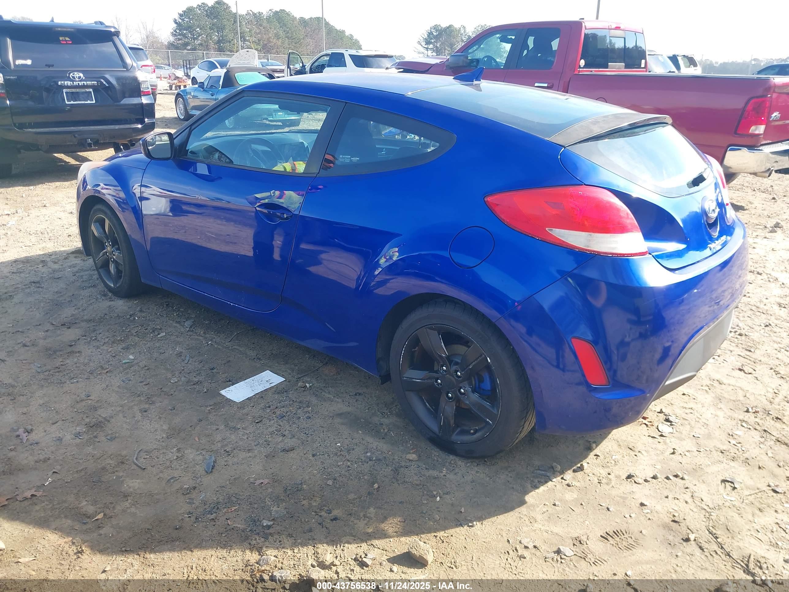 HYUNDAI VELOSTER image 3