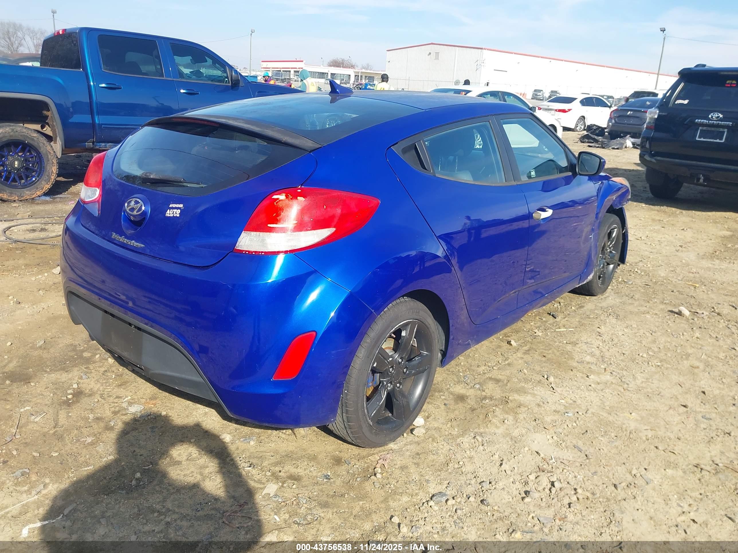 HYUNDAI VELOSTER image 4