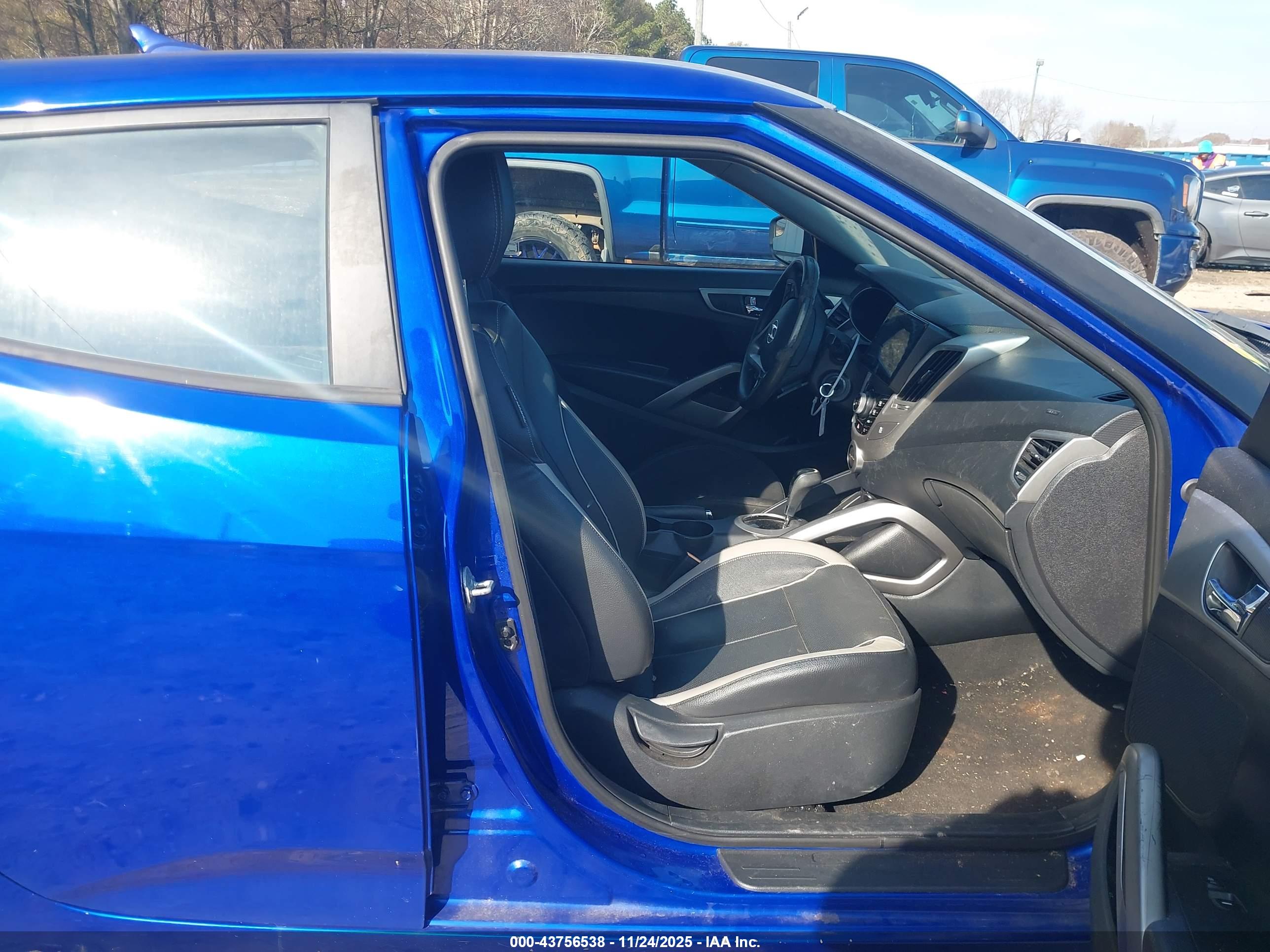 HYUNDAI VELOSTER image 5