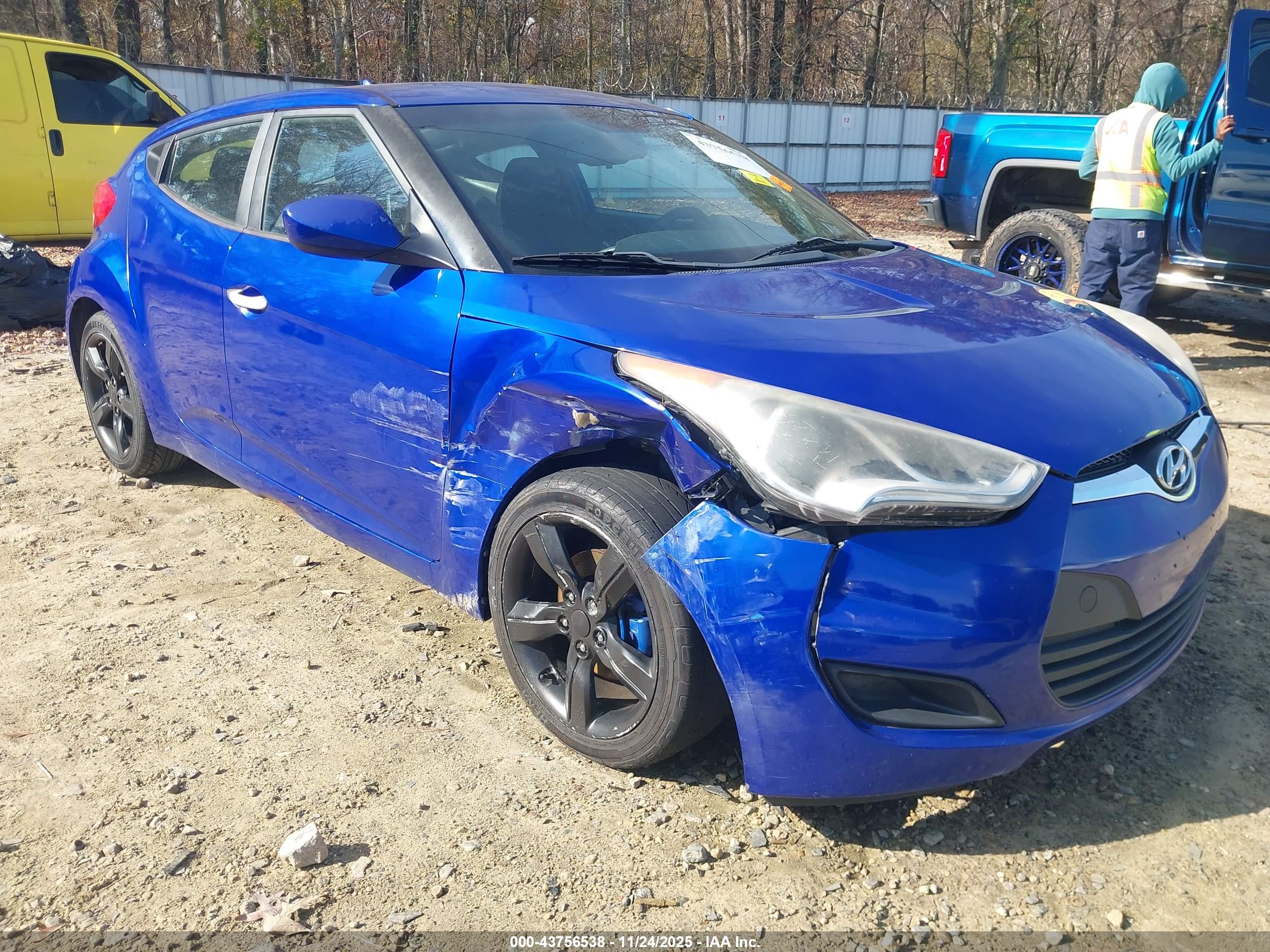 HYUNDAI VELOSTER image 6