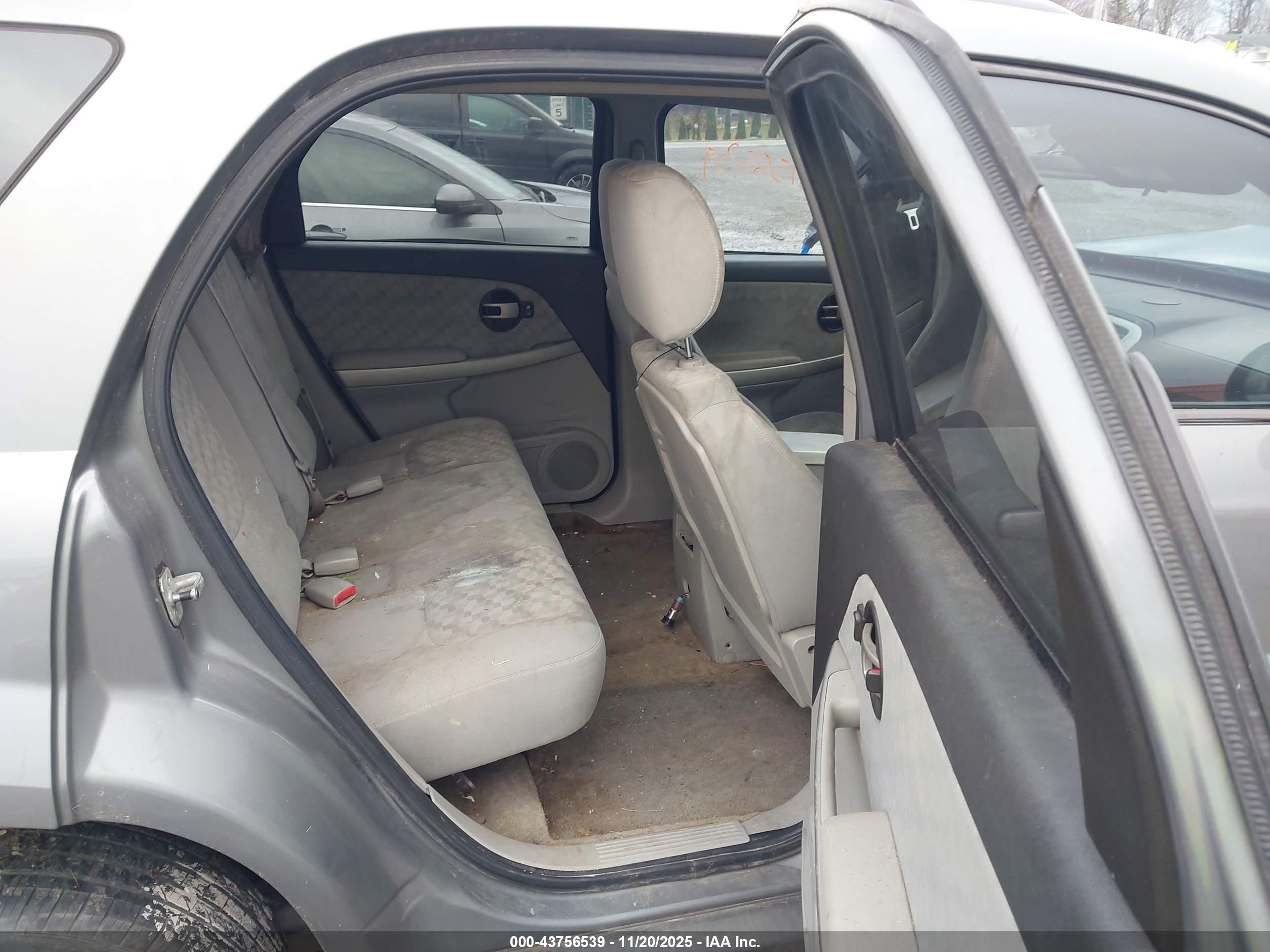 CHEVROLET EQUINOX image 8