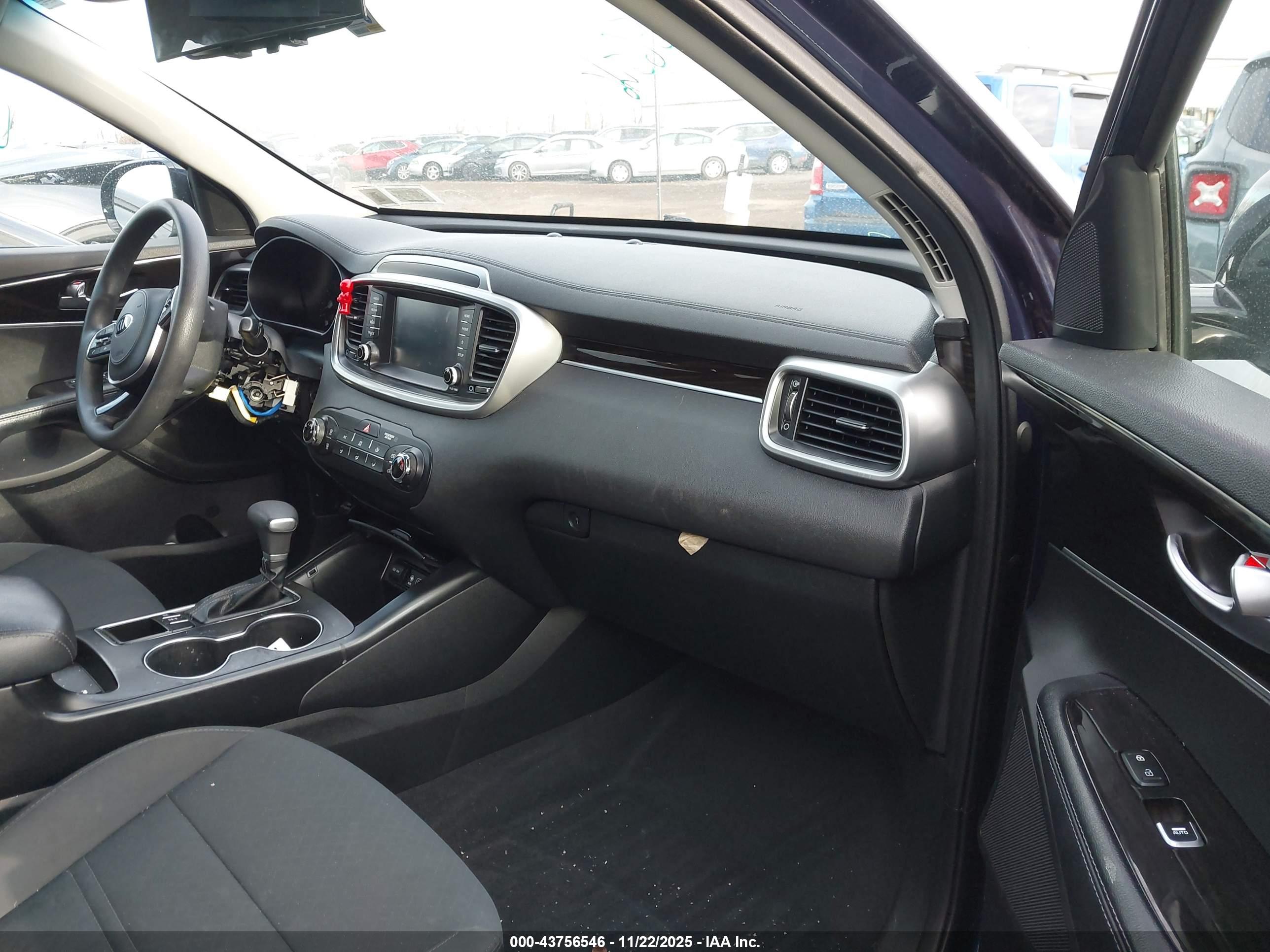 KIA SORENTO image 5