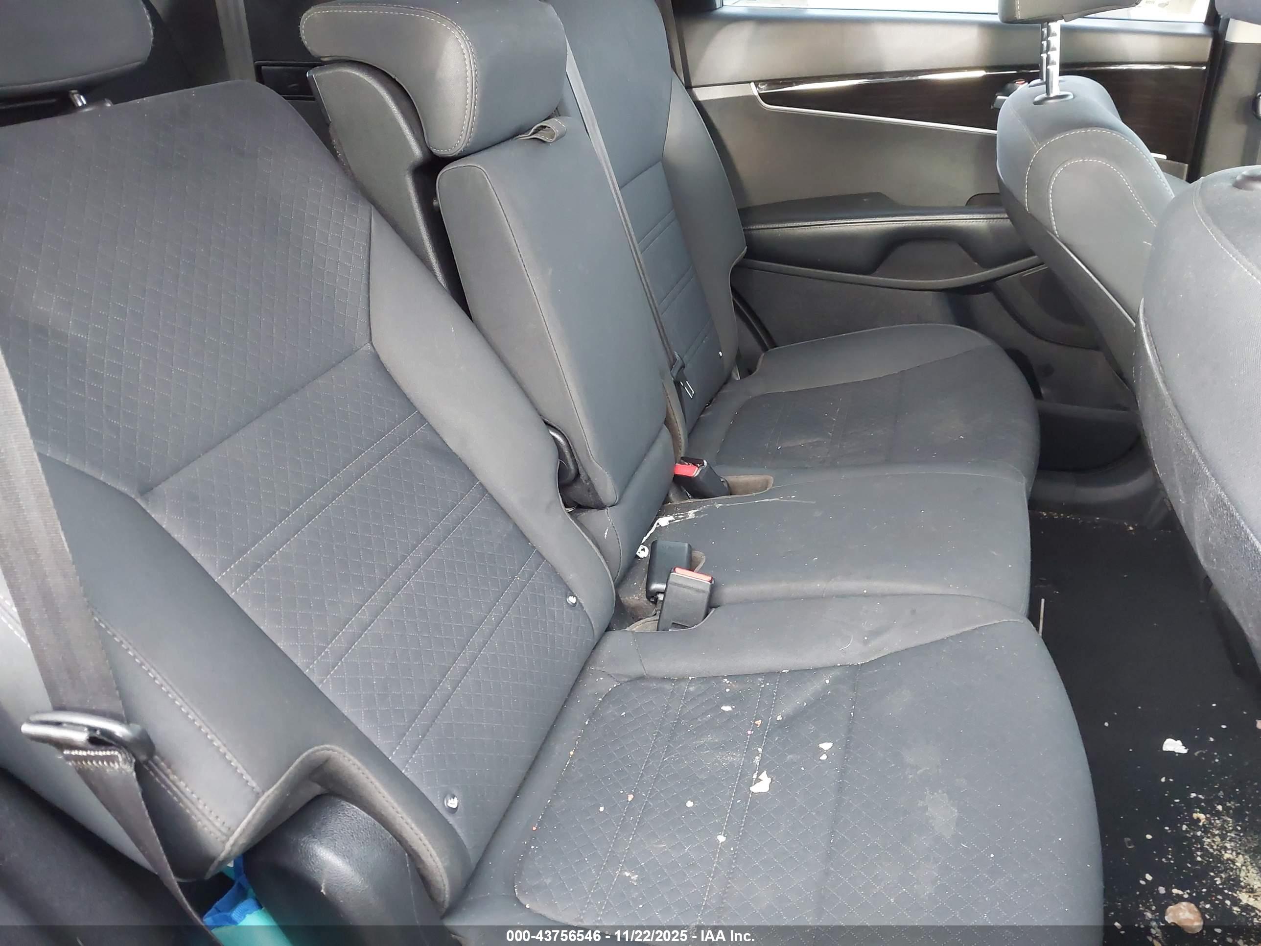 KIA SORENTO image 8