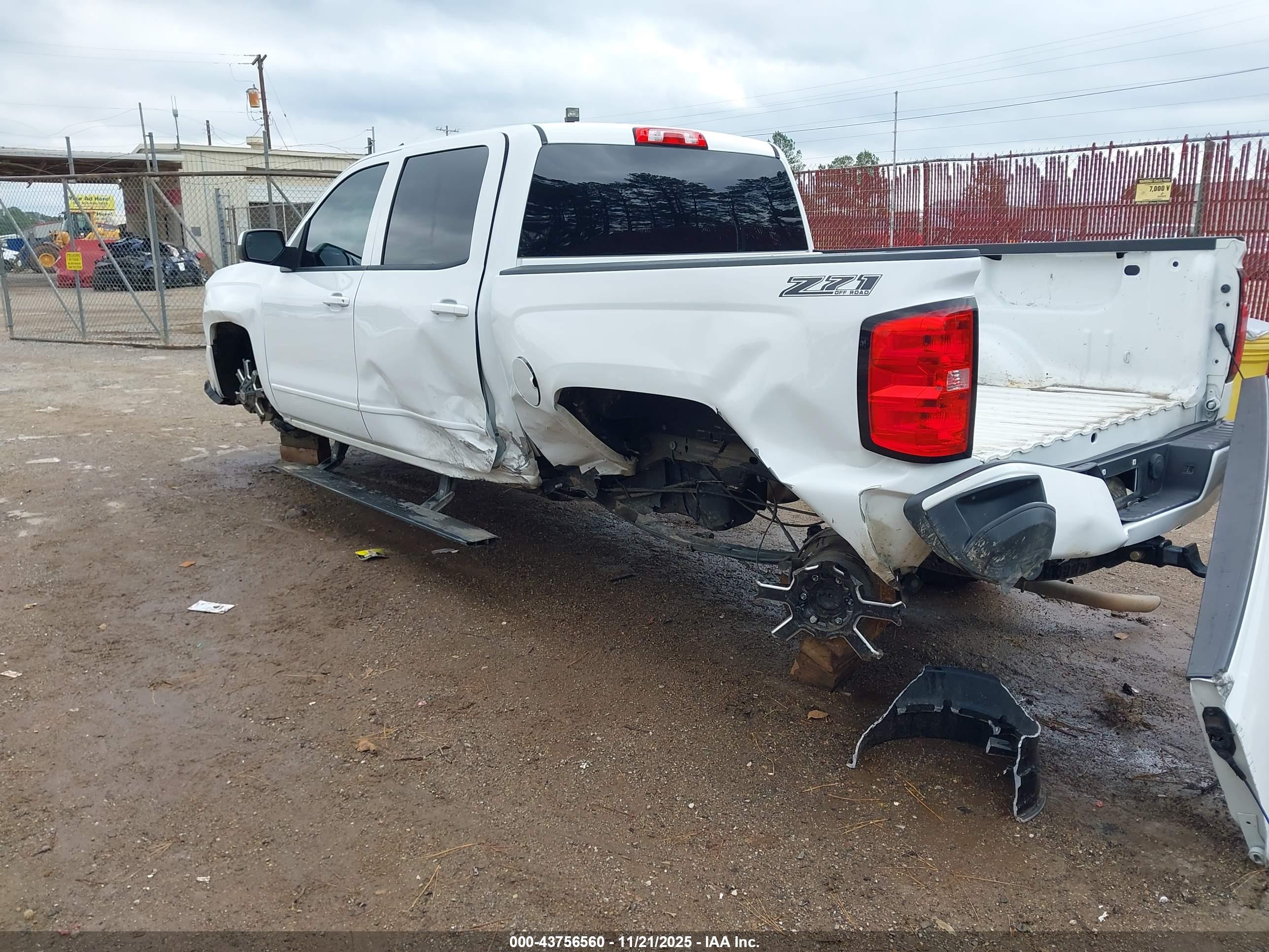 CHEVROLET SILVERADO image 3