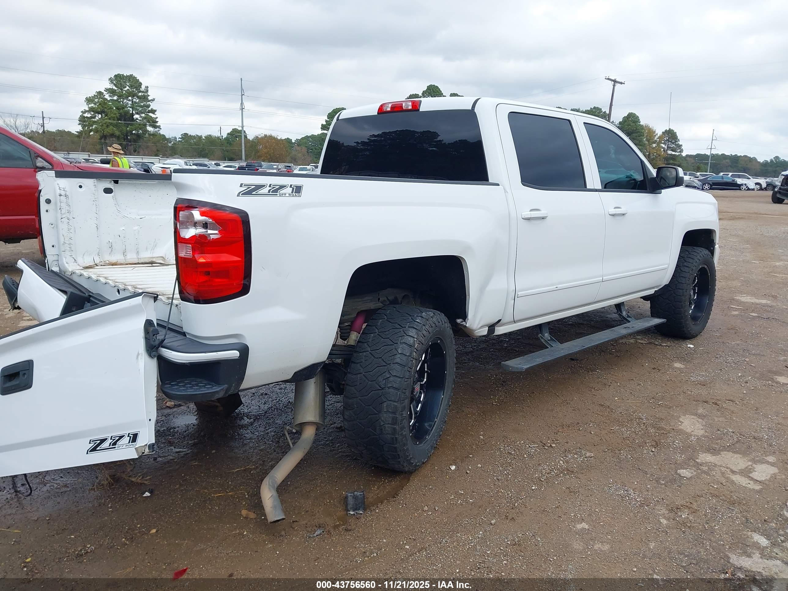 CHEVROLET SILVERADO image 4