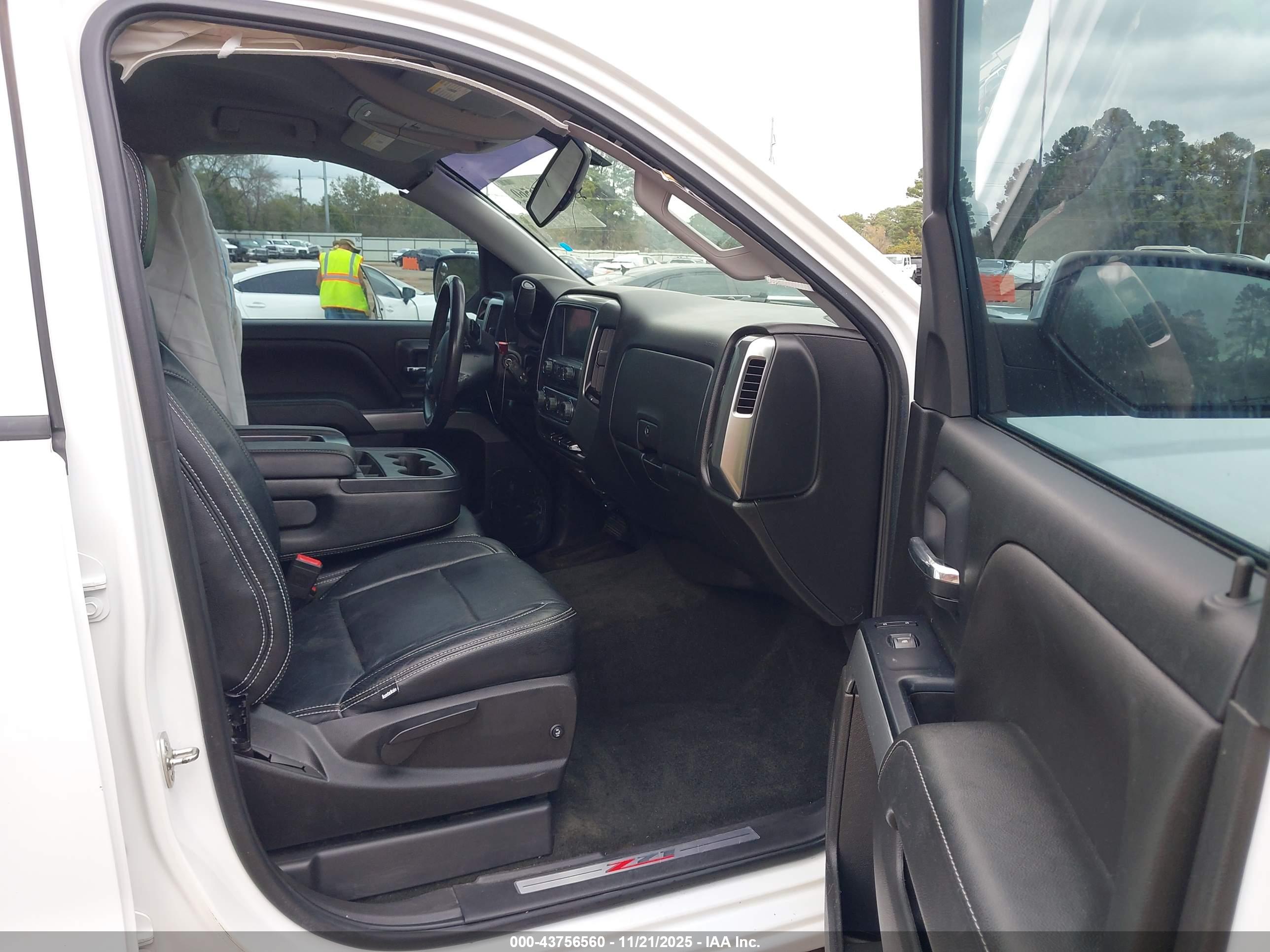 CHEVROLET SILVERADO image 5