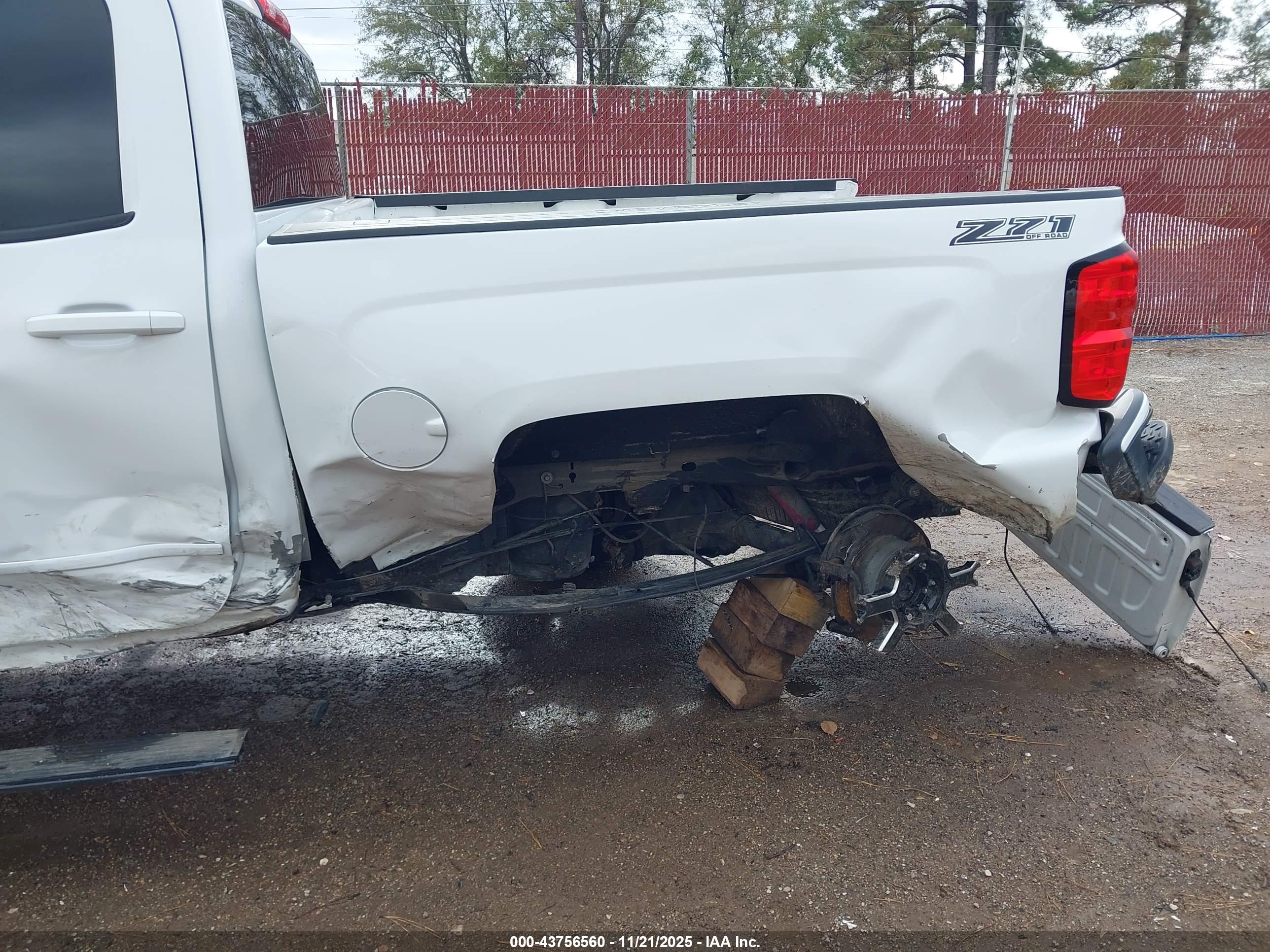 CHEVROLET SILVERADO image 6