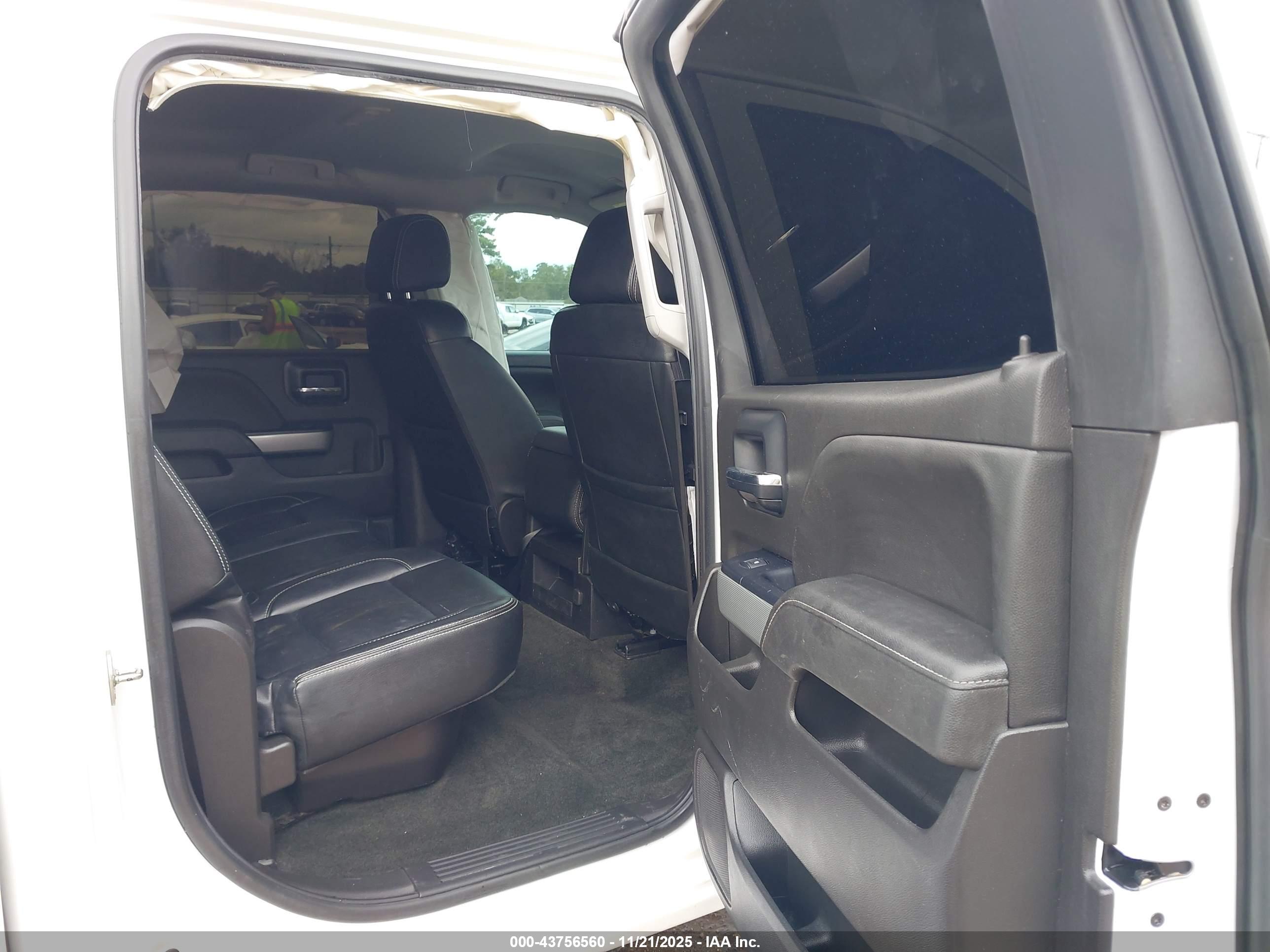 CHEVROLET SILVERADO image 8