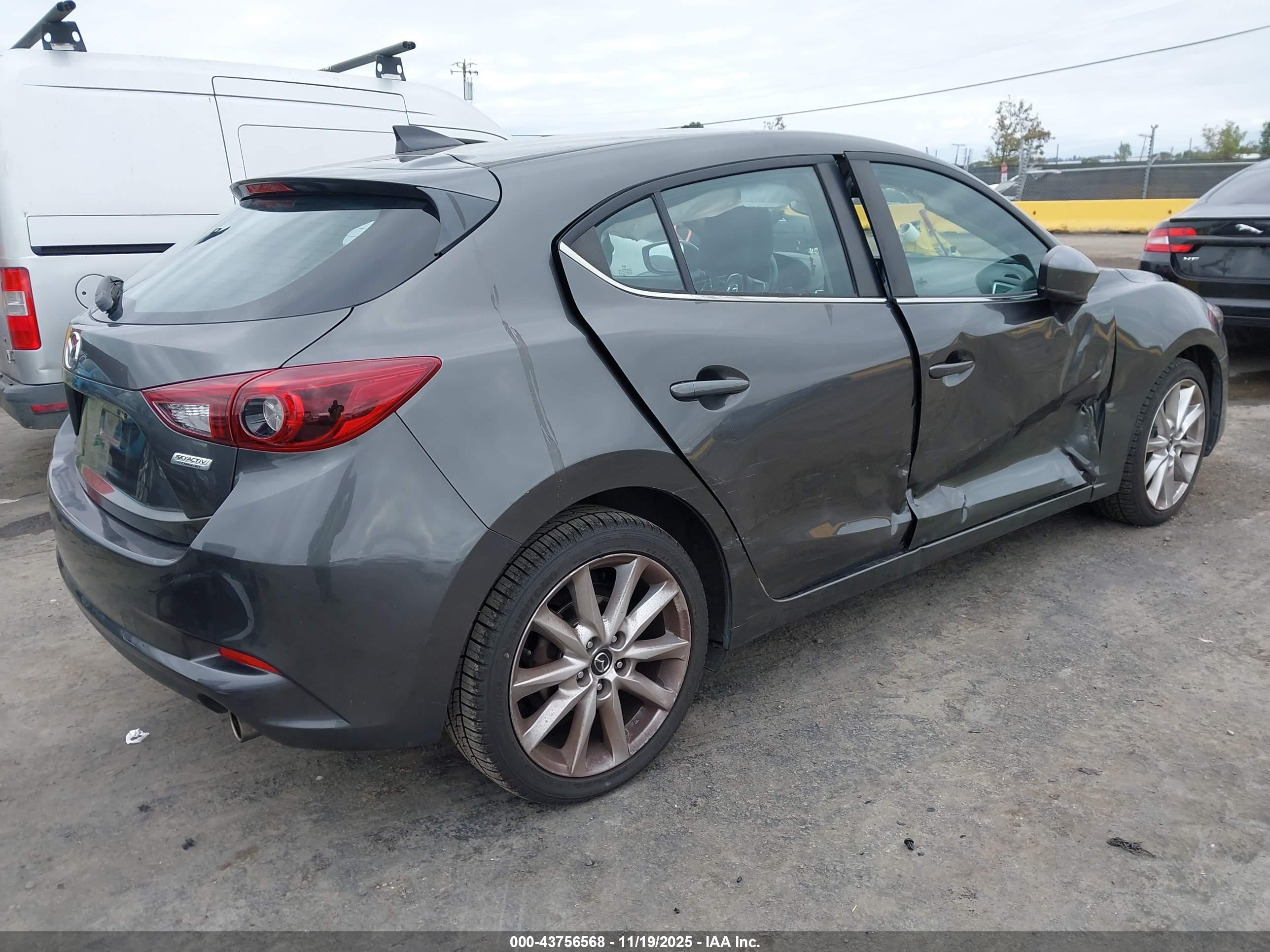 MAZDA MAZDA3 image 4