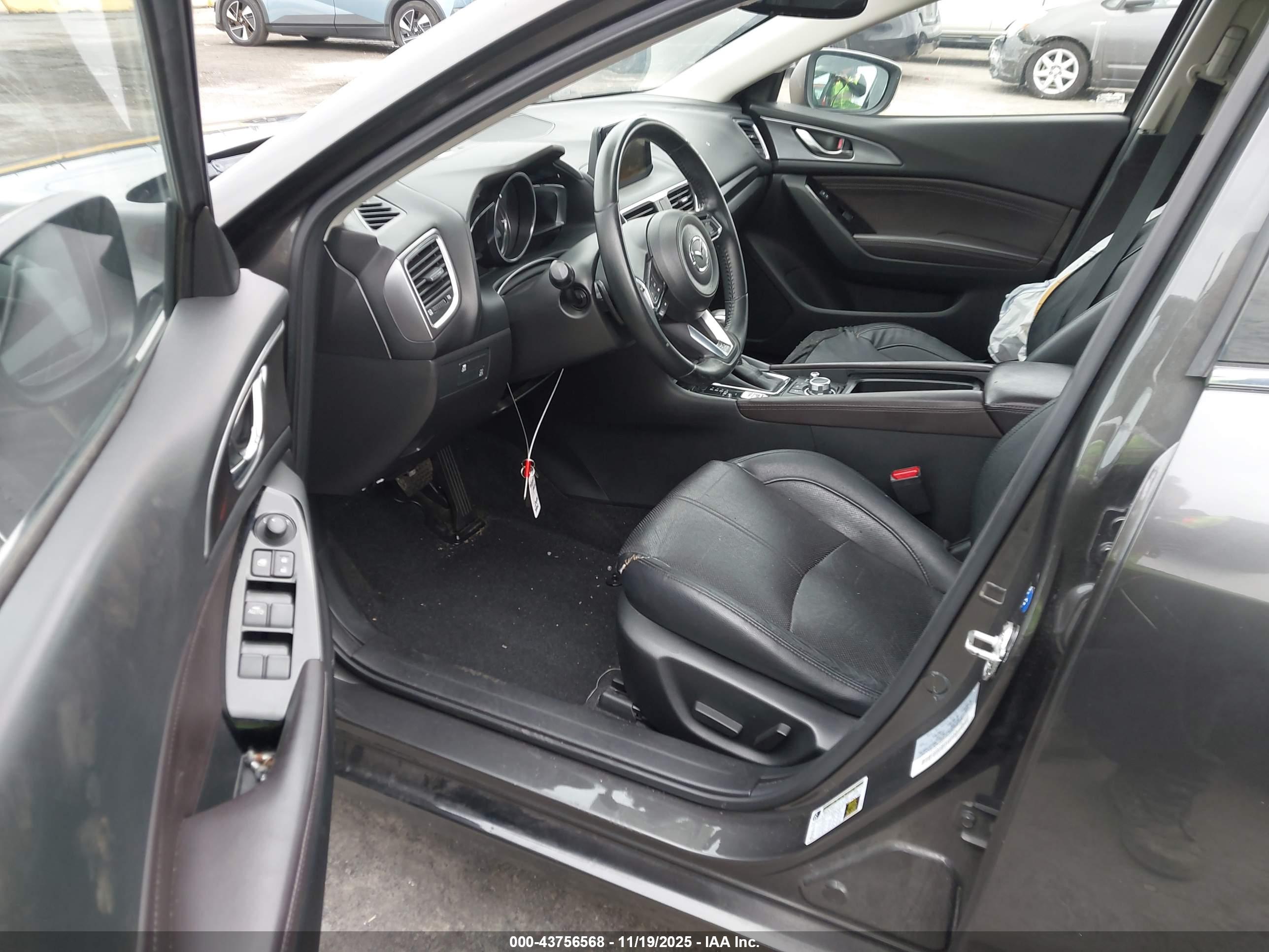 MAZDA MAZDA3 image 5