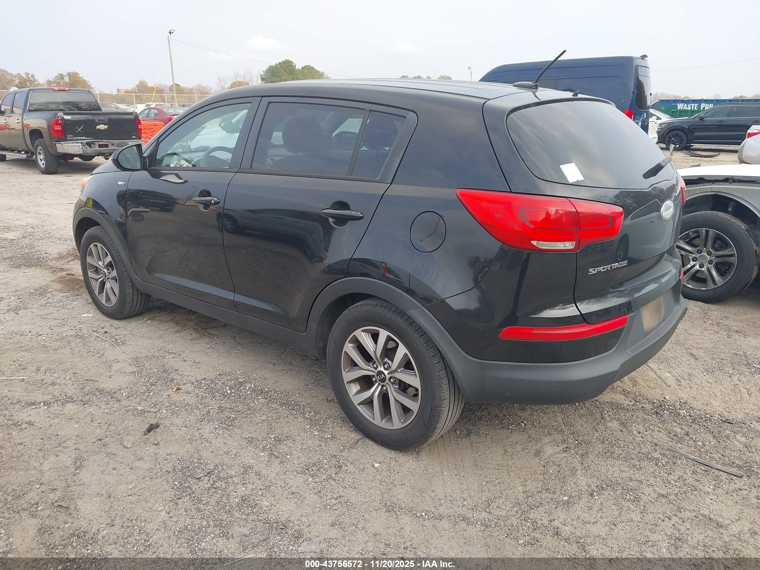 KIA SPORTAGE image 3