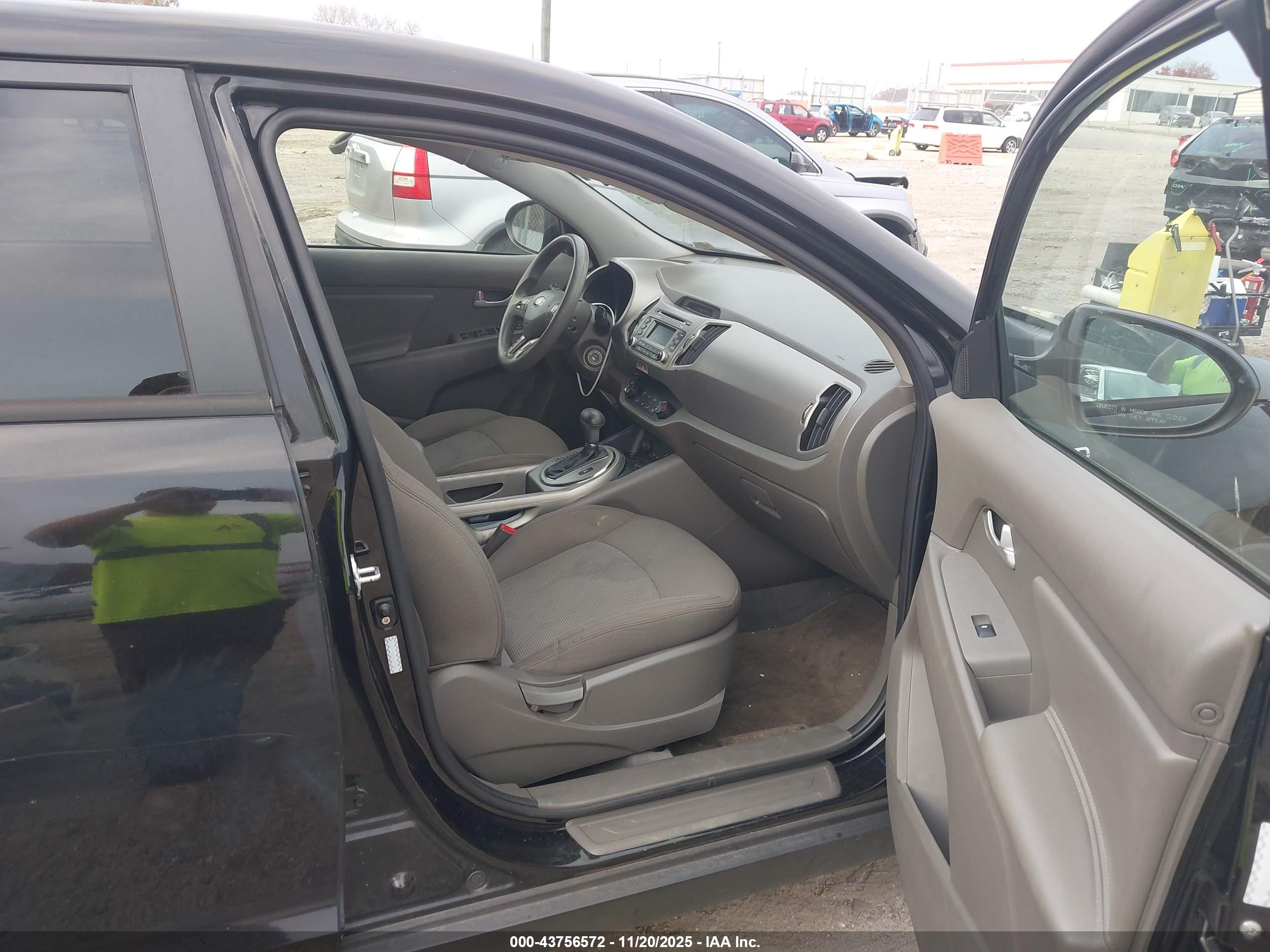 KIA SPORTAGE image 5