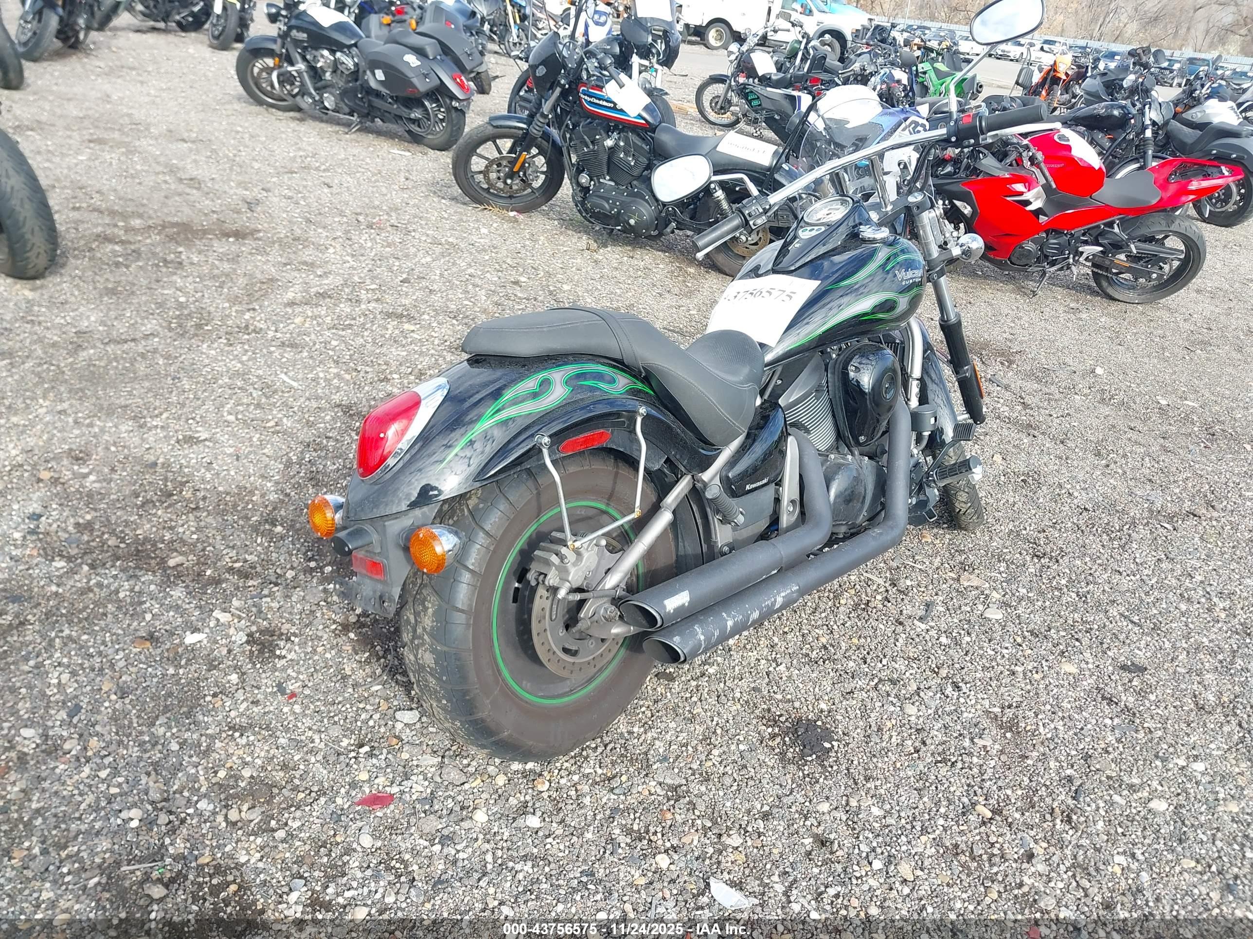 KAWASAKI VN900 image 4