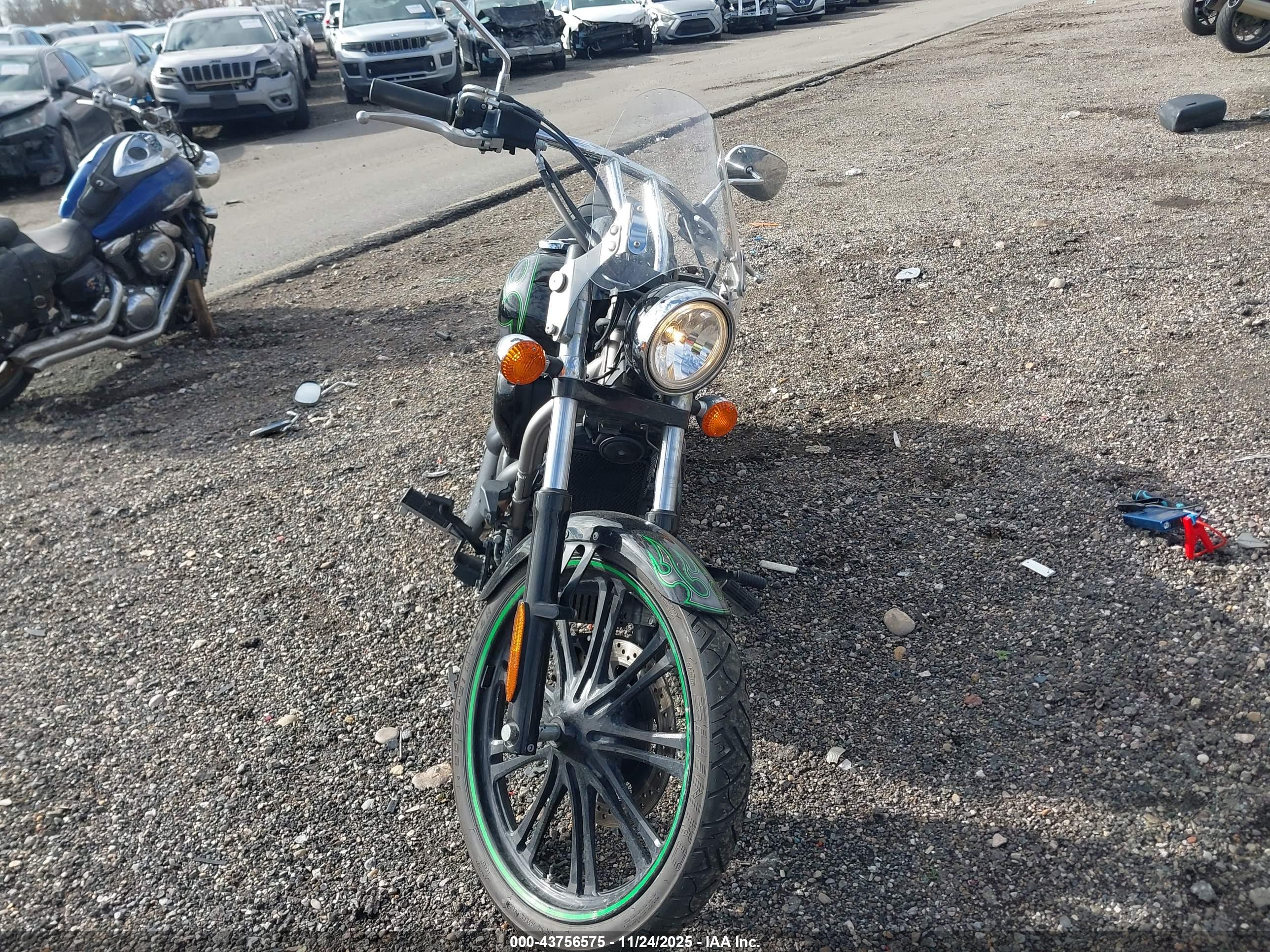 KAWASAKI VN900 image 5